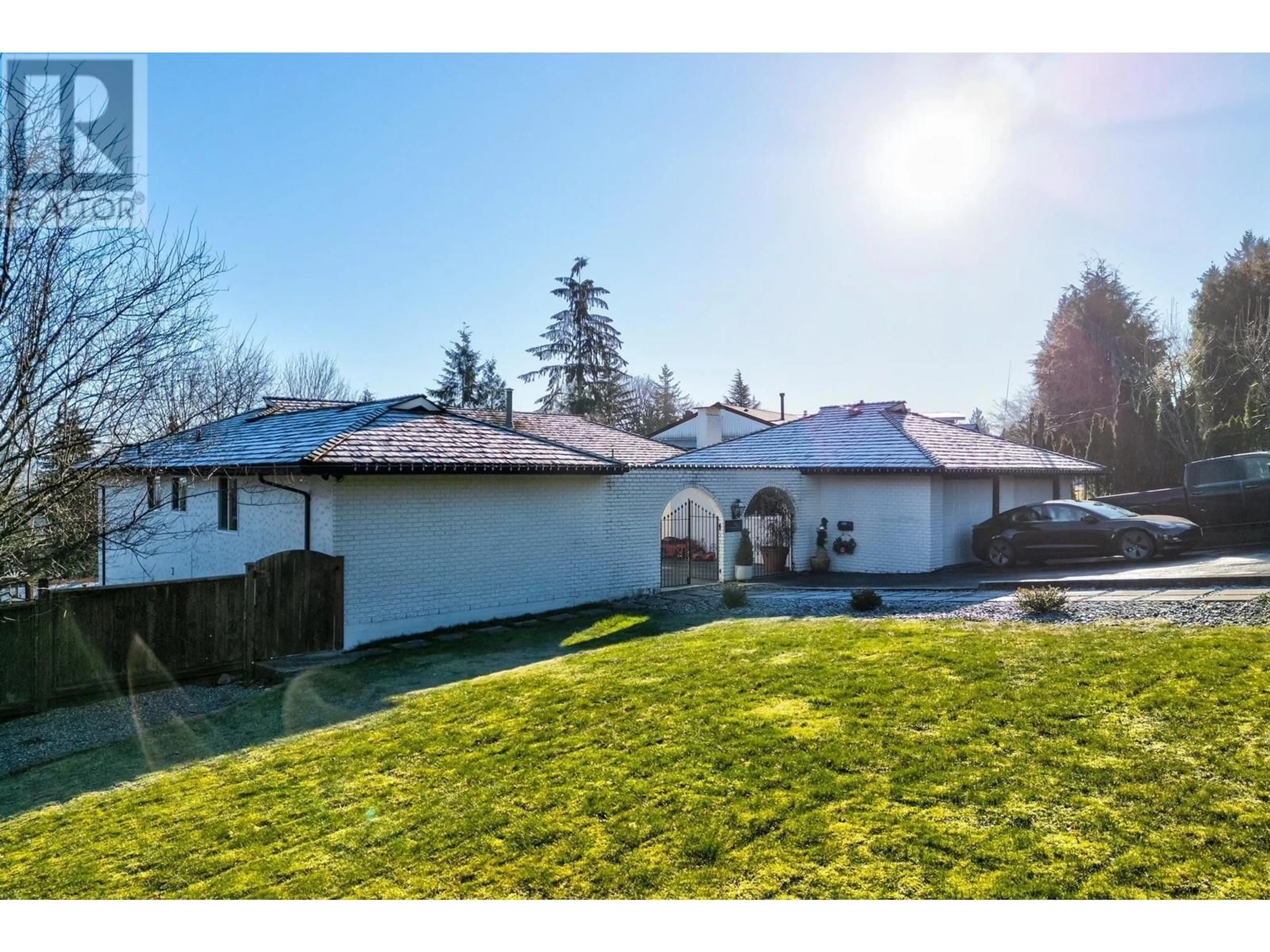 A pic from outside/outdoor area/front of a property/back of a property/a pic from drone, street for 1001 PALMDALE STREET, Coquitlam British Columbia V3C3R3