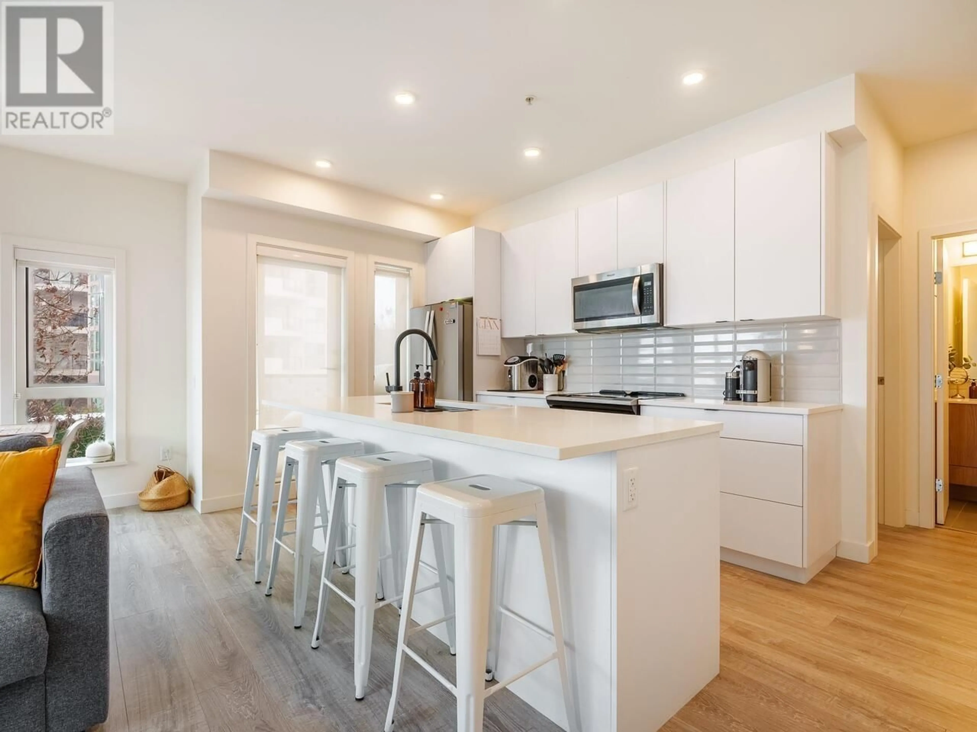 Open concept kitchen, unknown for 206 610 BRANTFORD STREET, New Westminster British Columbia V3M1W7