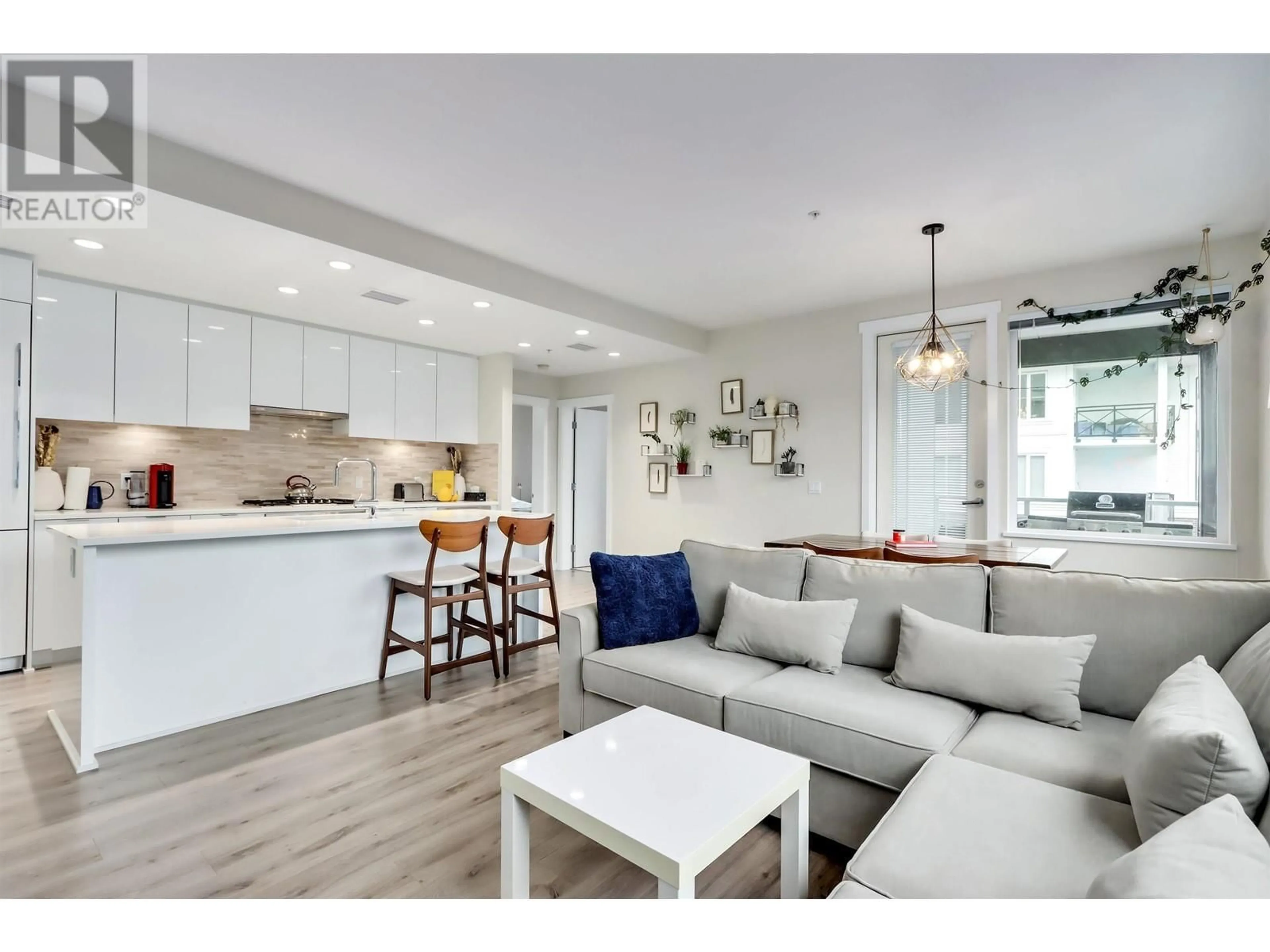 Open concept kitchen, unknown for 327 9233 ODLIN ROAD, Richmond British Columbia V6X0V4