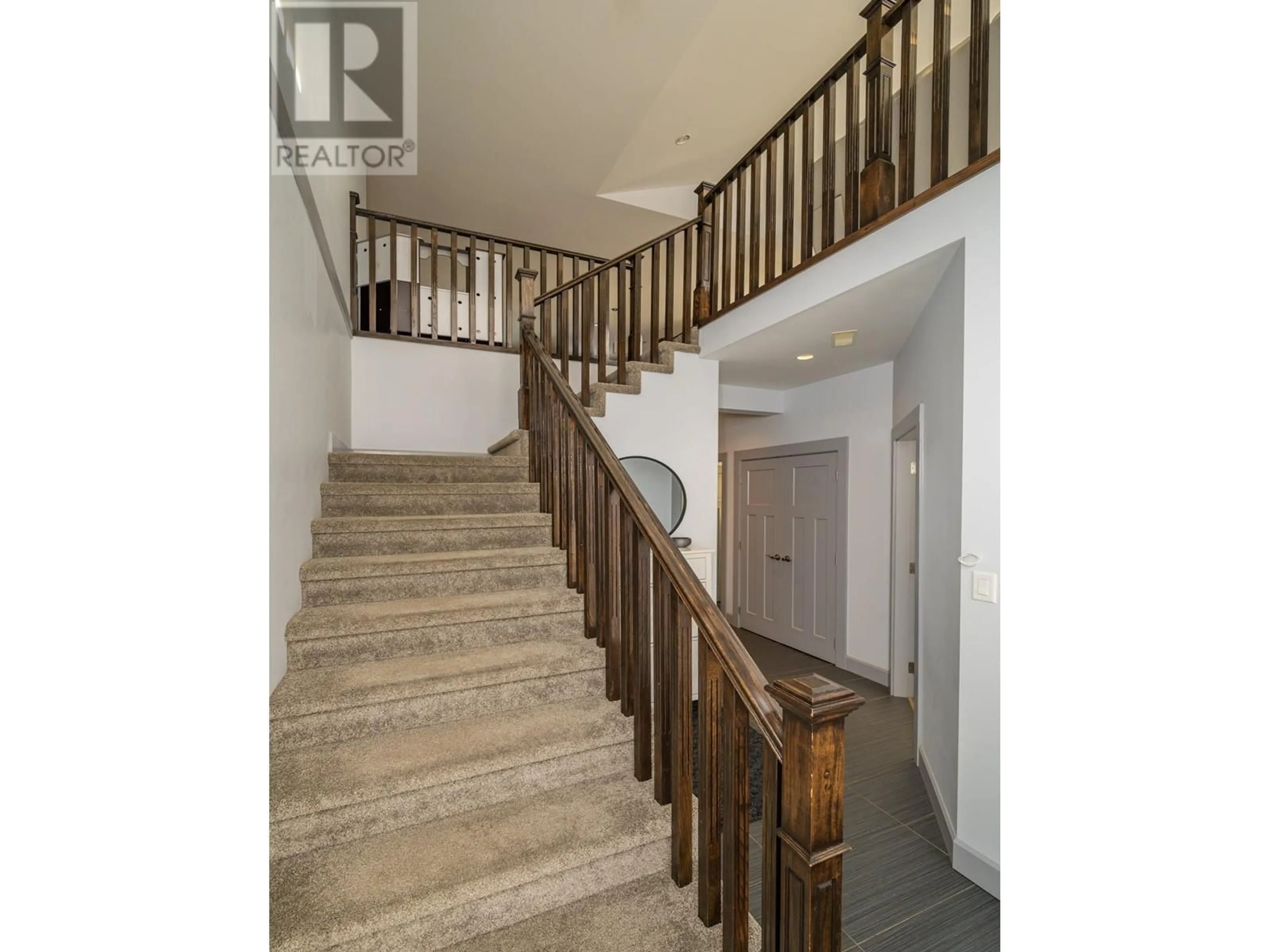 Stairs for 2838 MAURICE DRIVE, Prince George British Columbia V2N0C8