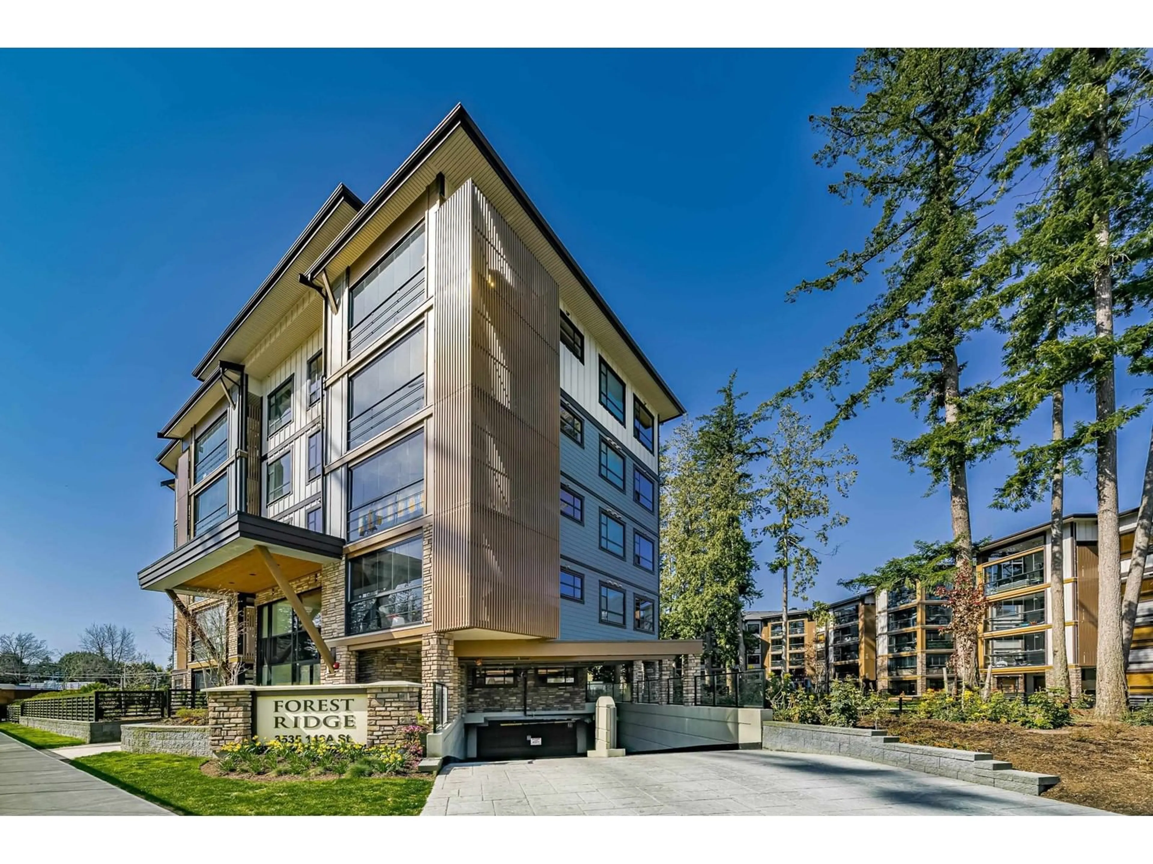 Indoor foyer for 202 - 3535 146A, Surrey British Columbia V4P0H2