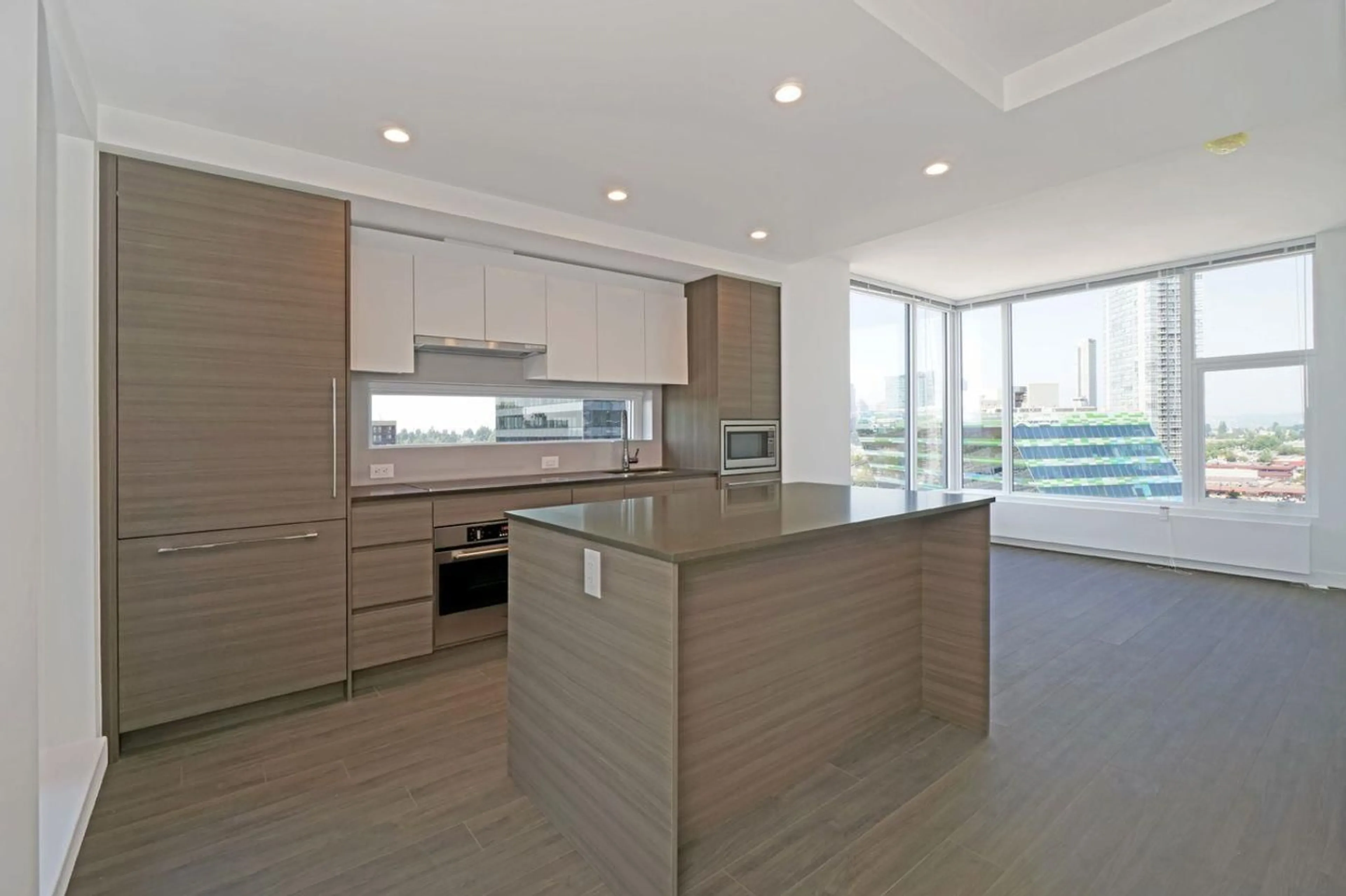 Contemporary kitchen, unknown for 1004 - 13655 FRASER, Surrey British Columbia V3T0P8