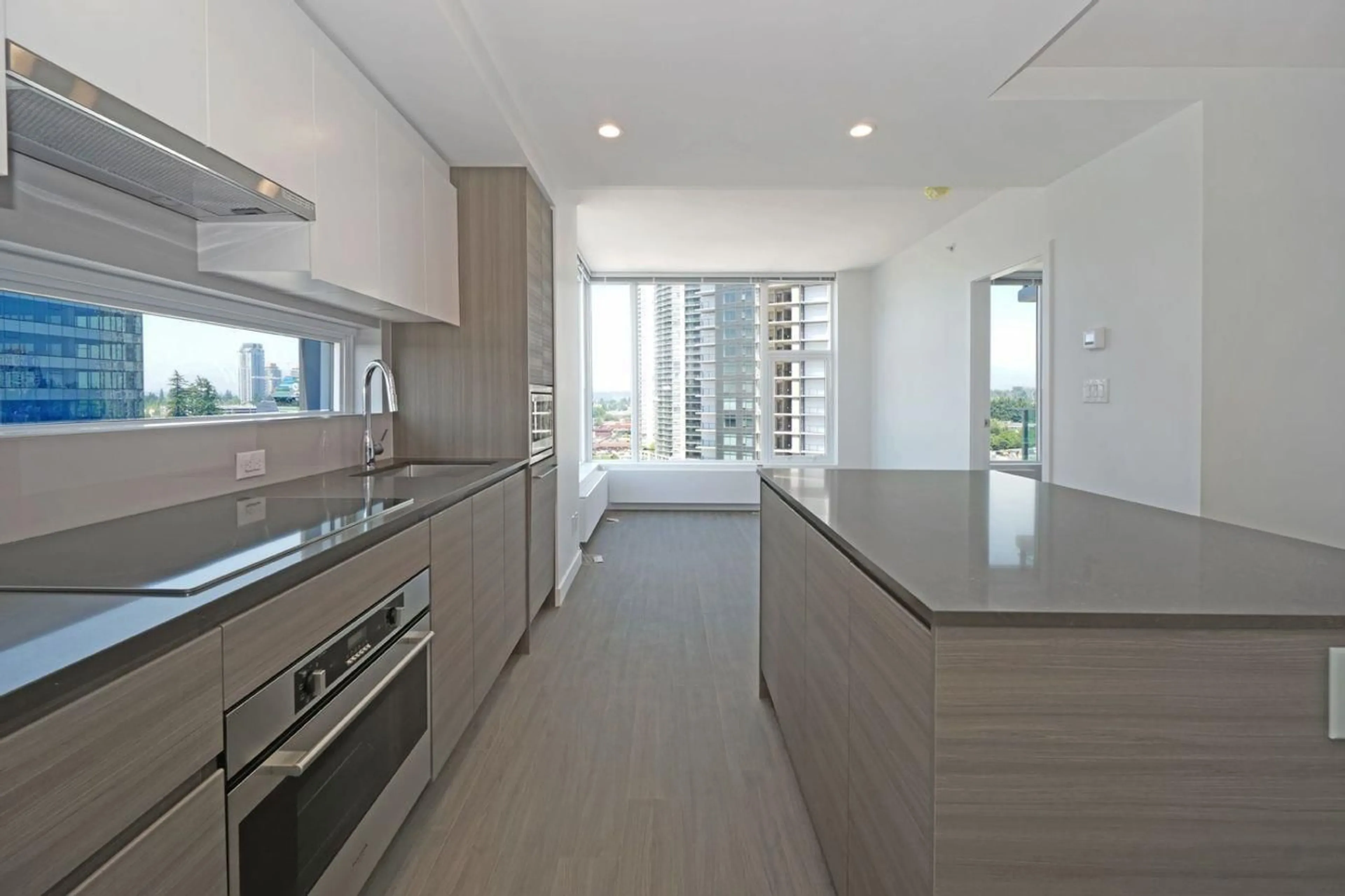 Standard kitchen, unknown for 1004 13655 FRASER HIGHWAY, Surrey British Columbia V3T0P8