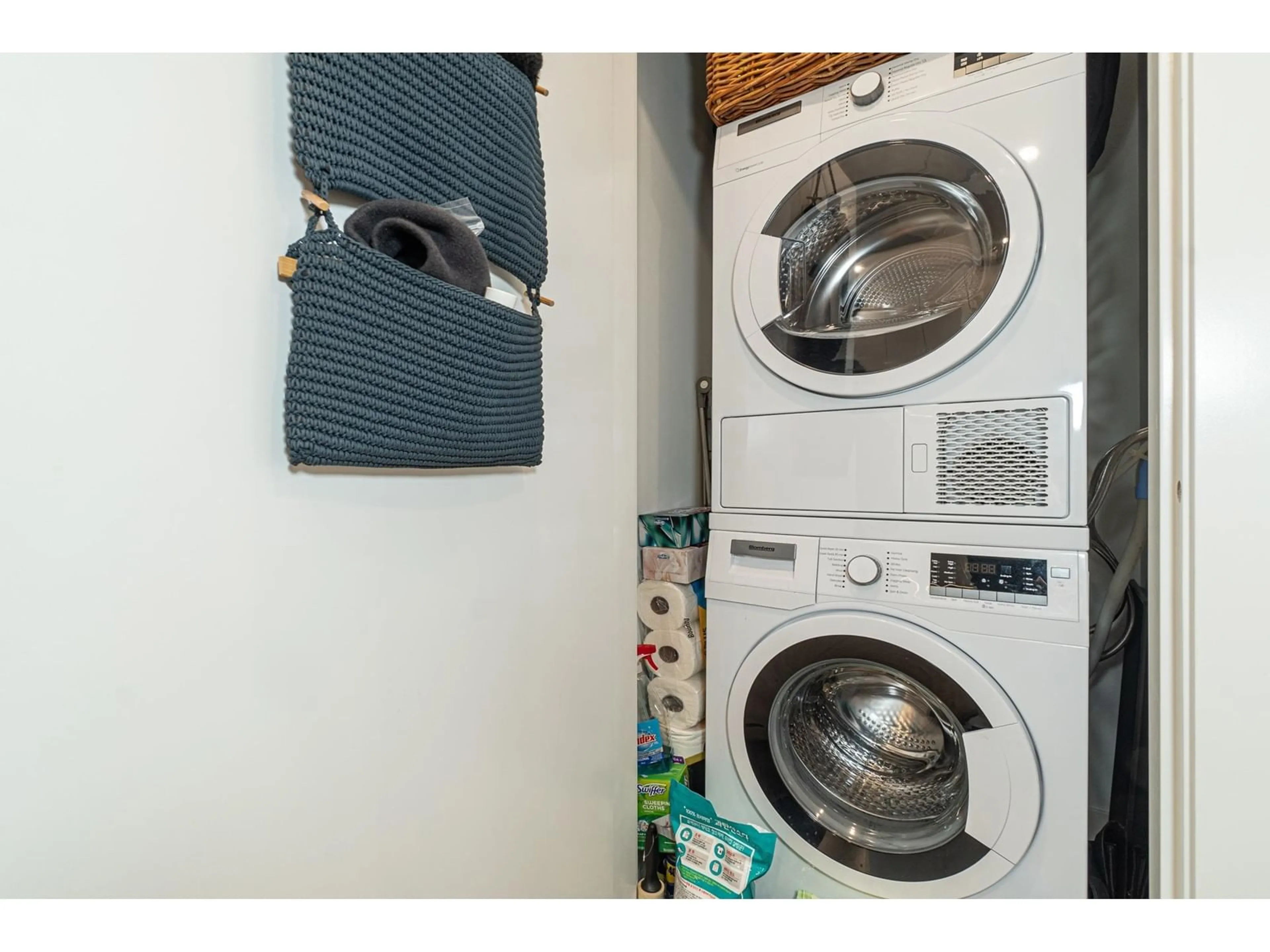 Laundry room for 2007 13685 102 AVENUE, Surrey British Columbia V3T1N7