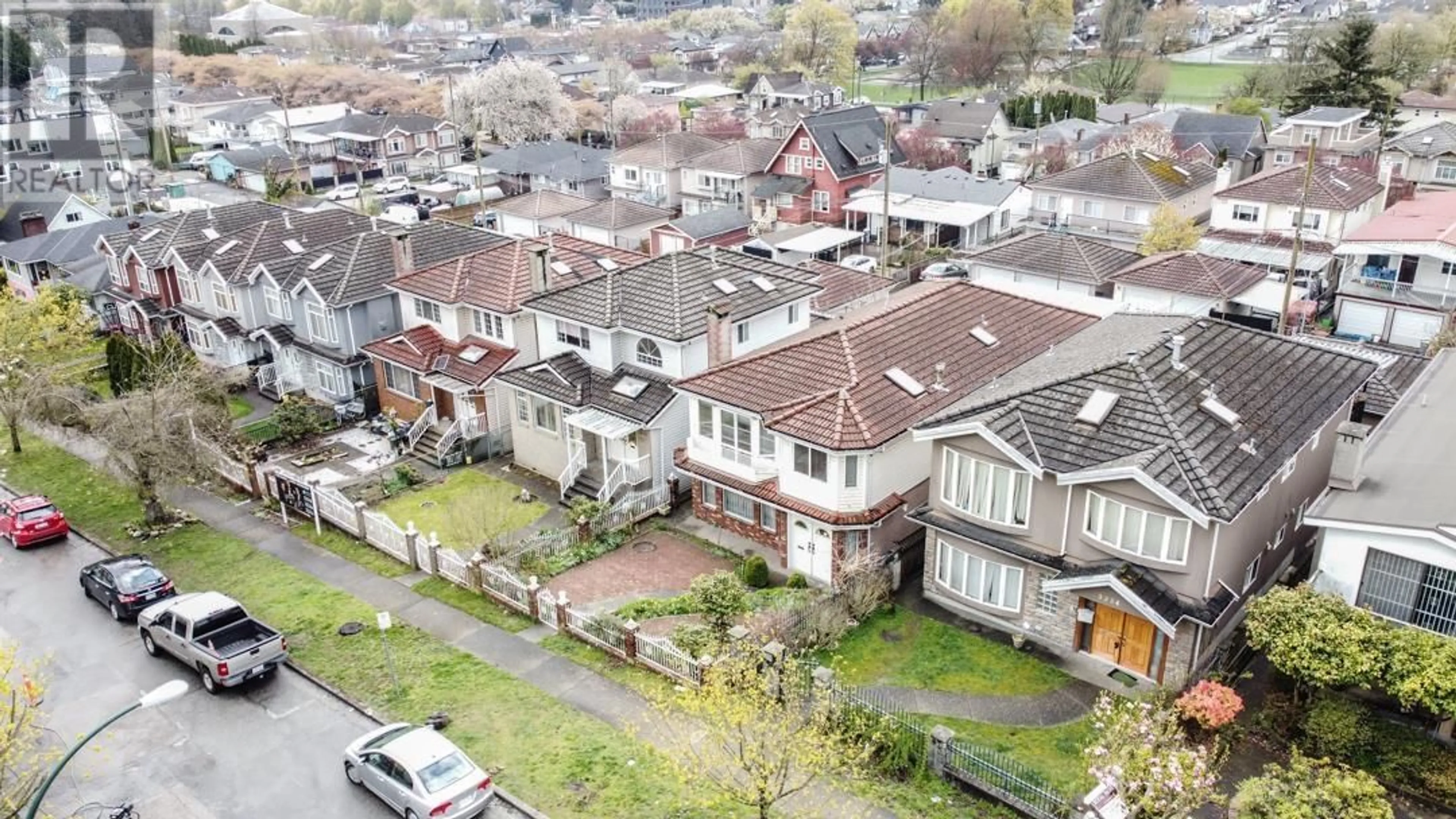 A pic from outside/outdoor area/front of a property/back of a property/a pic from drone, city buildings view from balcony for 3240 CLIVE AVENUE, Vancouver British Columbia V5R4V2