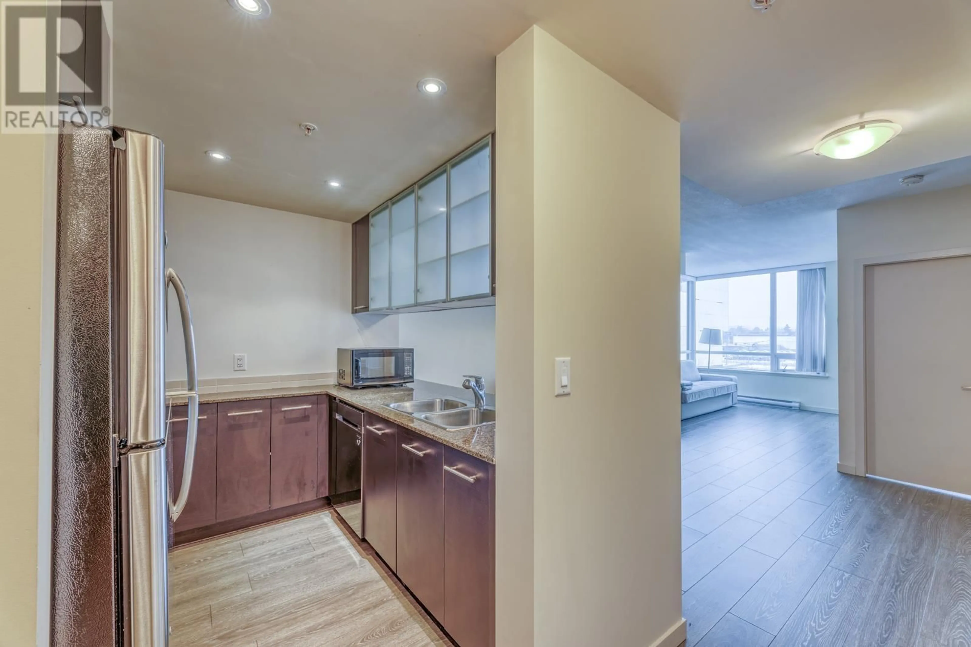 Standard kitchen, unknown for 301 3333 CORVETTE WAY, Richmond British Columbia V6X0E3