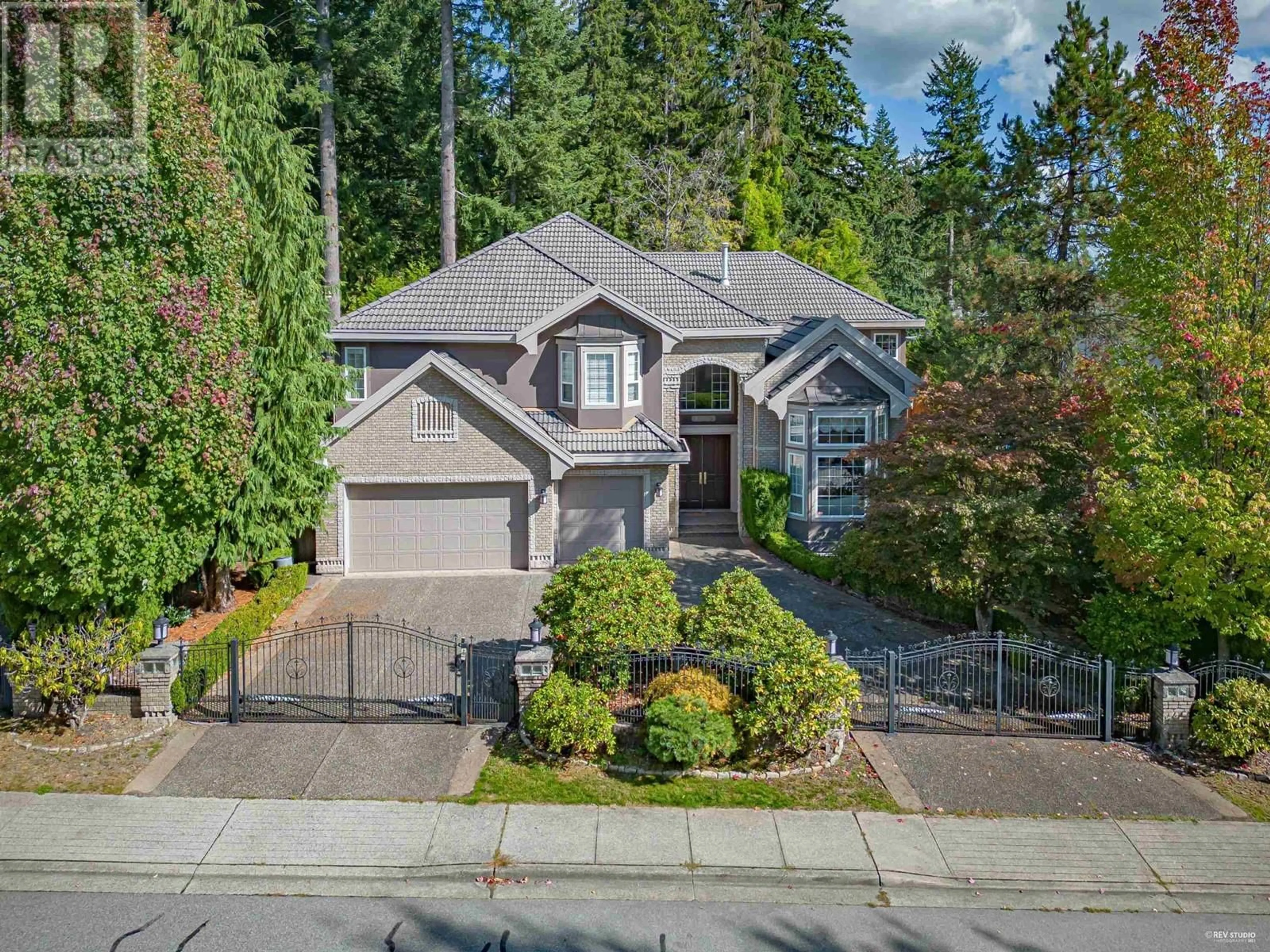 A pic from outside/outdoor area/front of a property/back of a property/a pic from drone, street for 1729 HAMPTON DRIVE, Coquitlam British Columbia V3E3C9