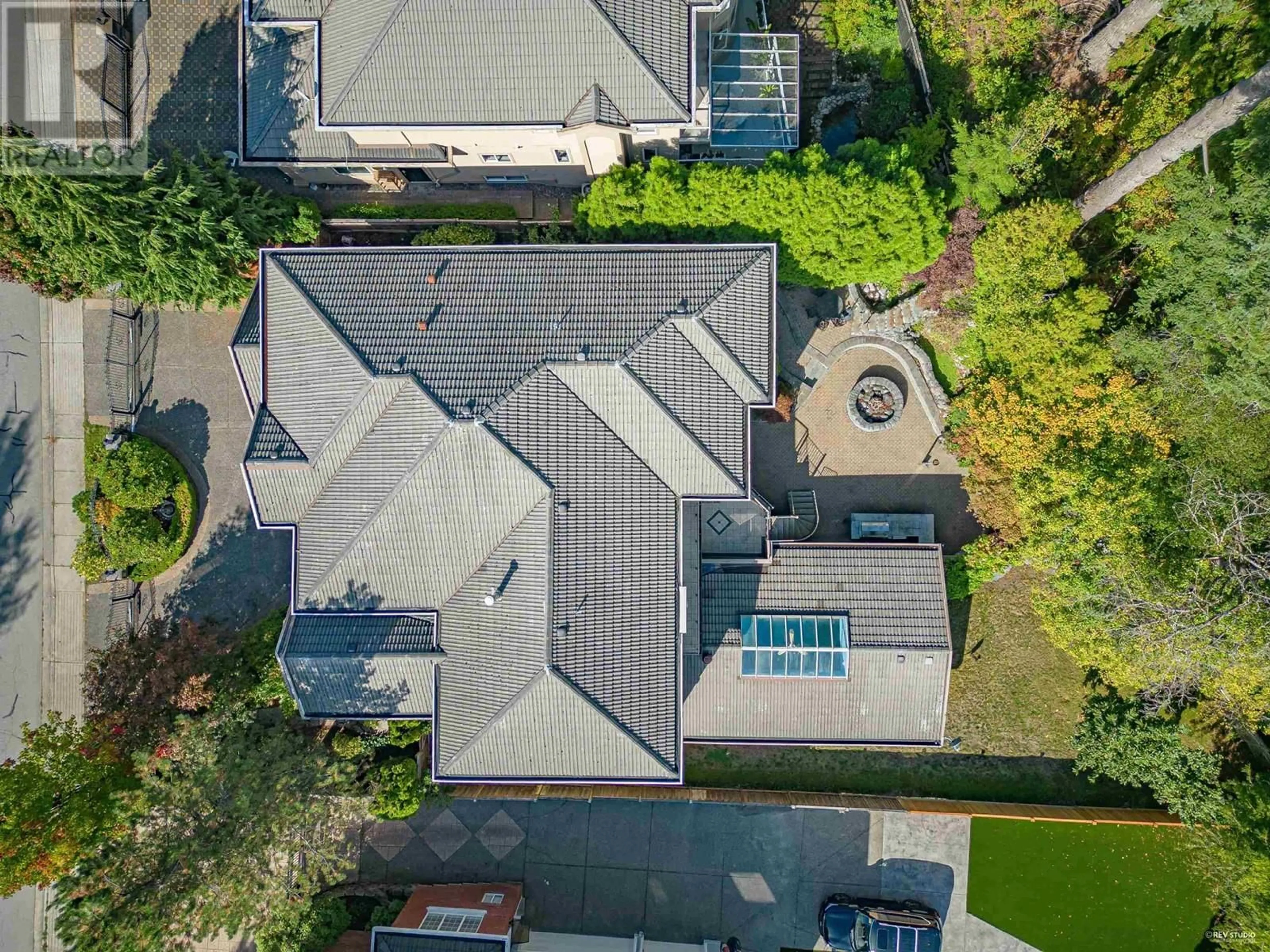 A pic from outside/outdoor area/front of a property/back of a property/a pic from drone, street for 1729 HAMPTON DRIVE, Coquitlam British Columbia V3E3C9