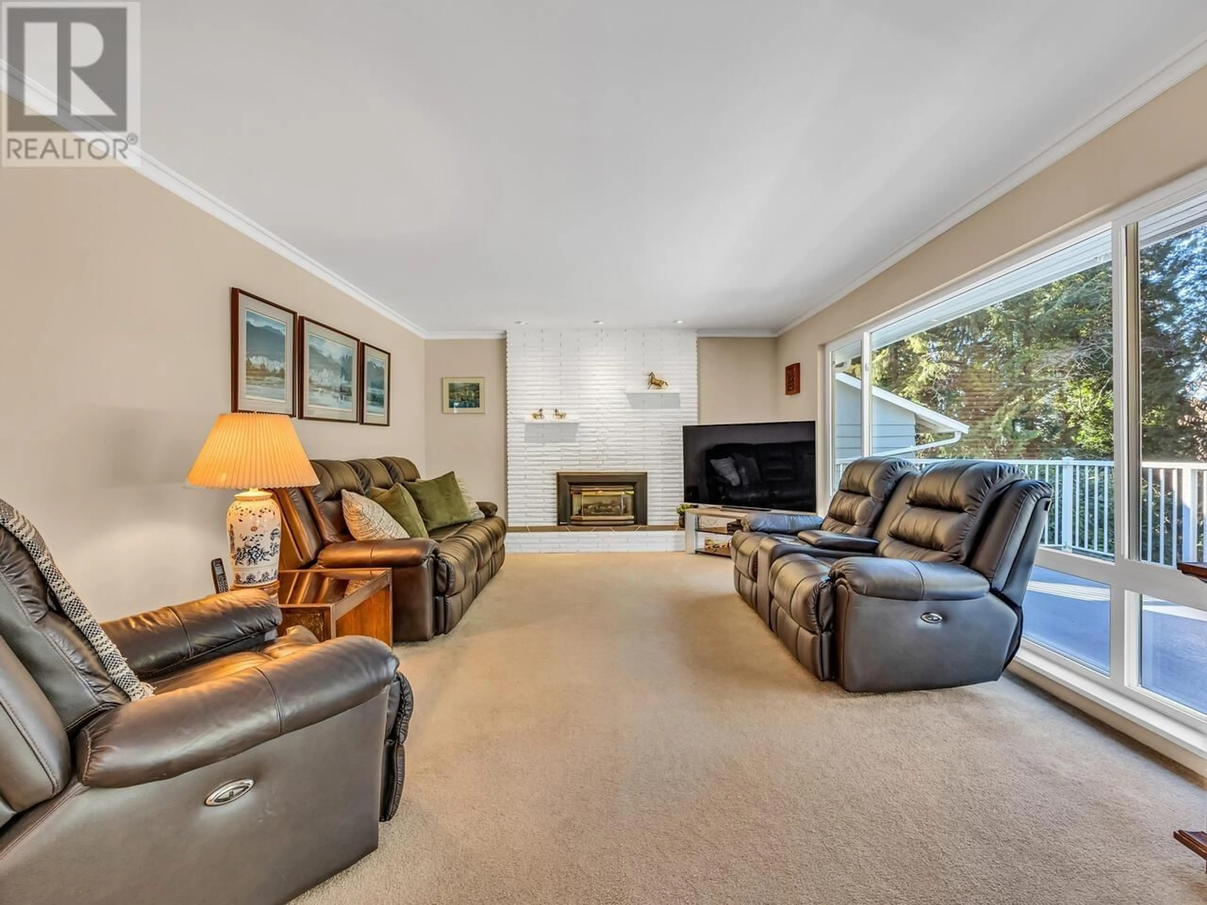 Living room with furniture, carpet floor for 2251 BERKLEY AVENUE, North Vancouver British Columbia V7H1Z6