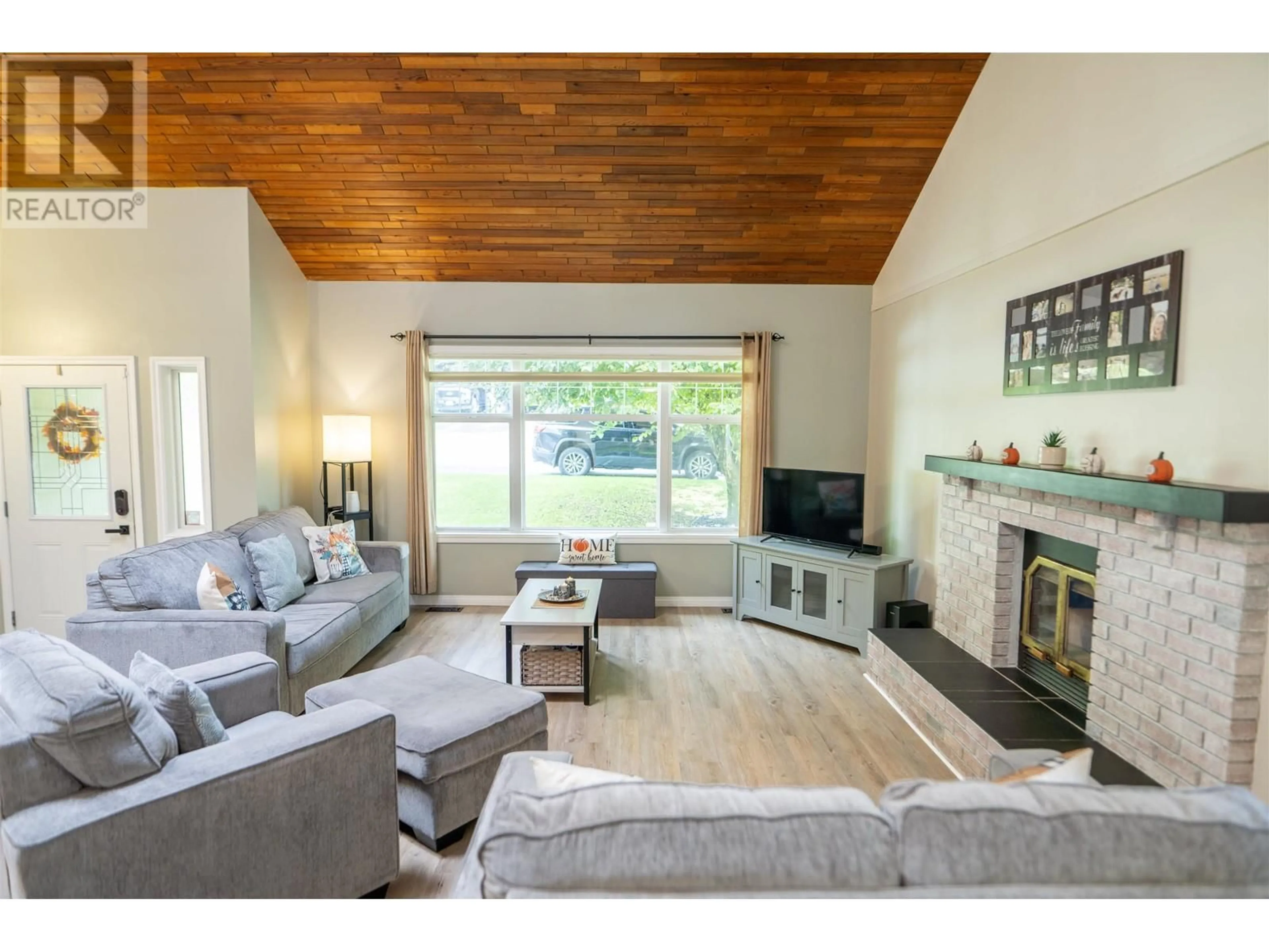 Living room with furniture, wood/laminate floor for 1204 CONRAD STREET, Prince Rupert British Columbia V8J4M4