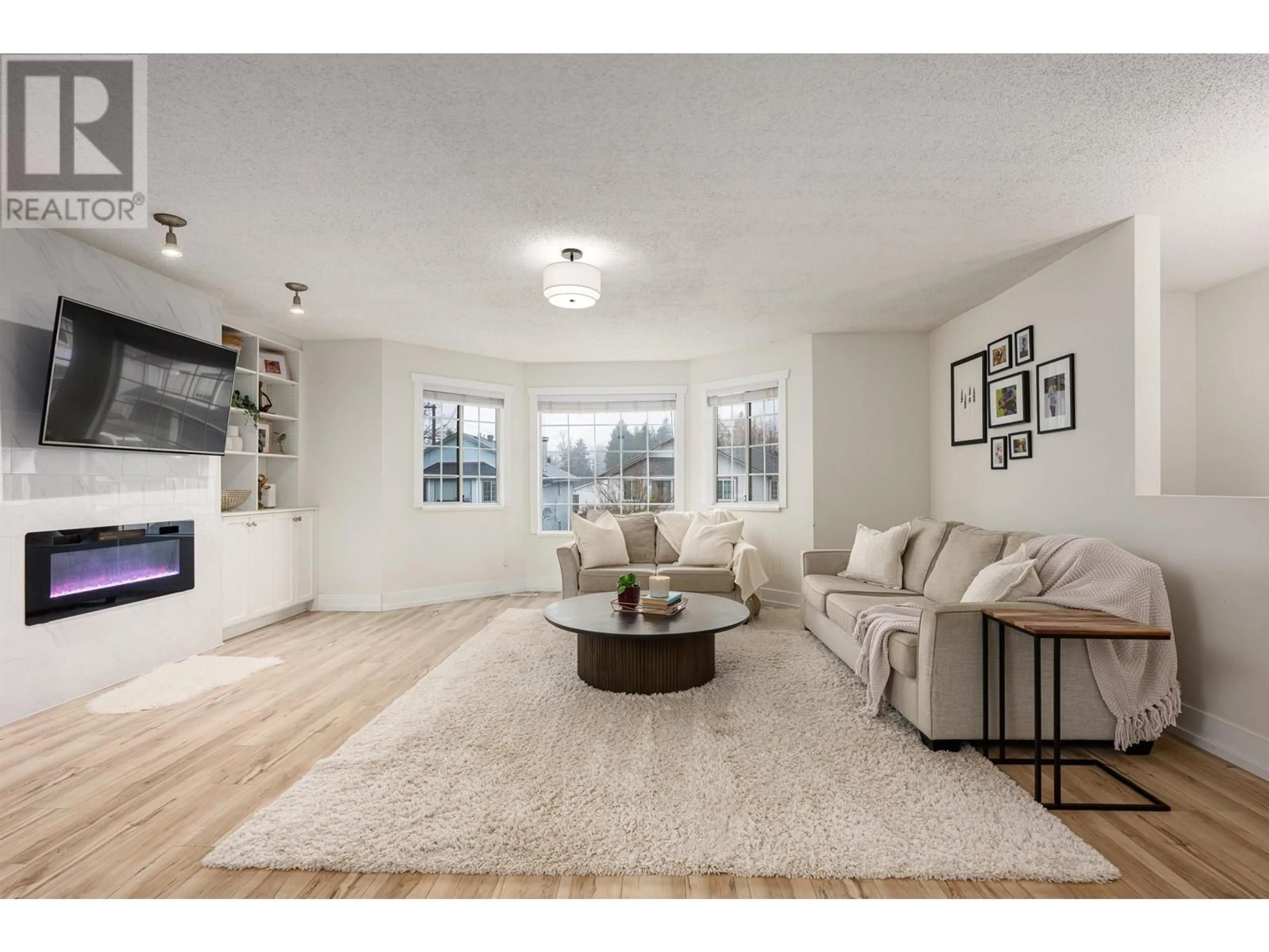 Living room with furniture, unknown for 22404 MORSE CRESCENT, Maple Ridge British Columbia V2X9G6