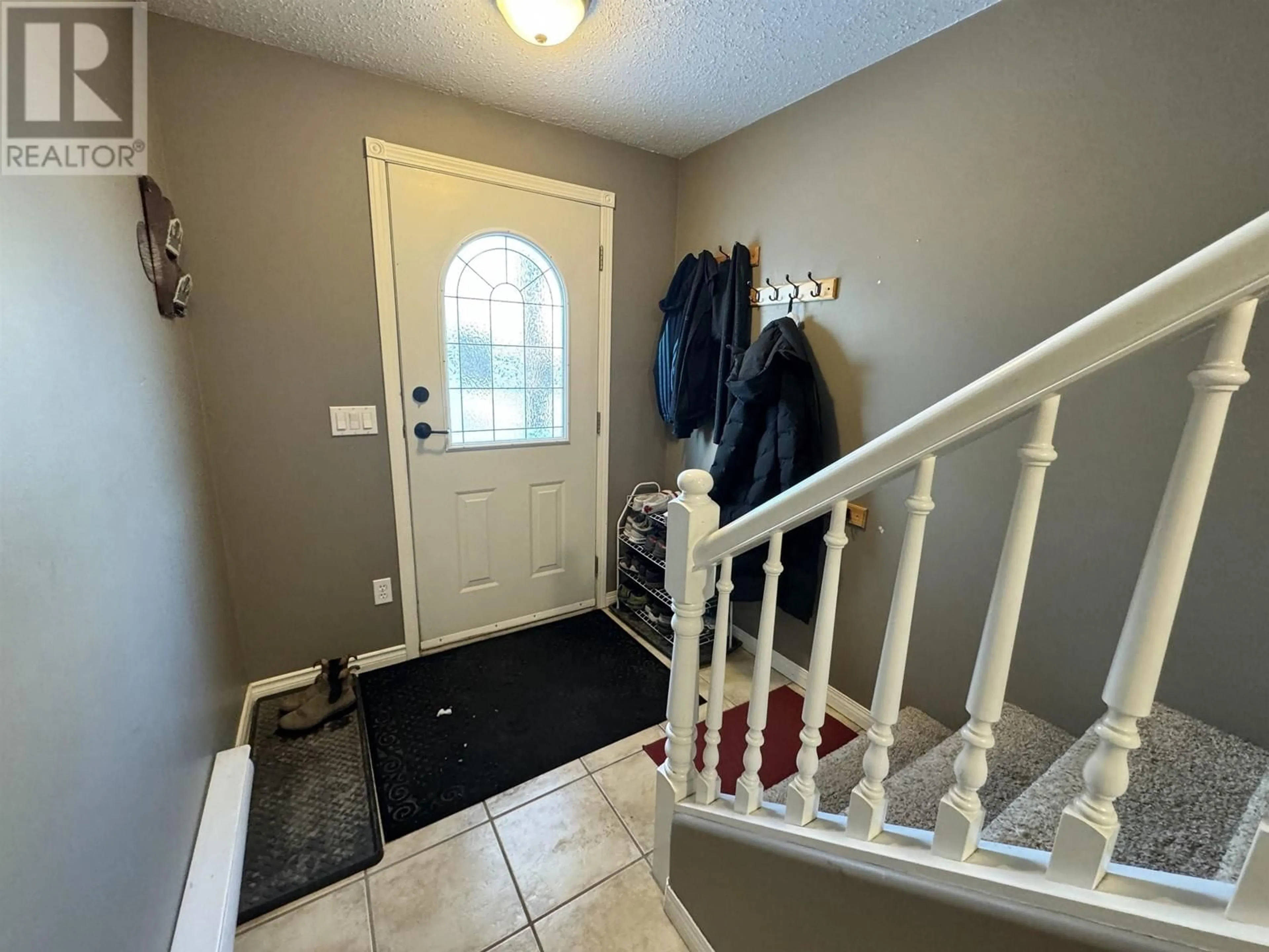 Indoor entryway for 30 350 PEARKES DRIVE, Williams Lake British Columbia V2G4T2