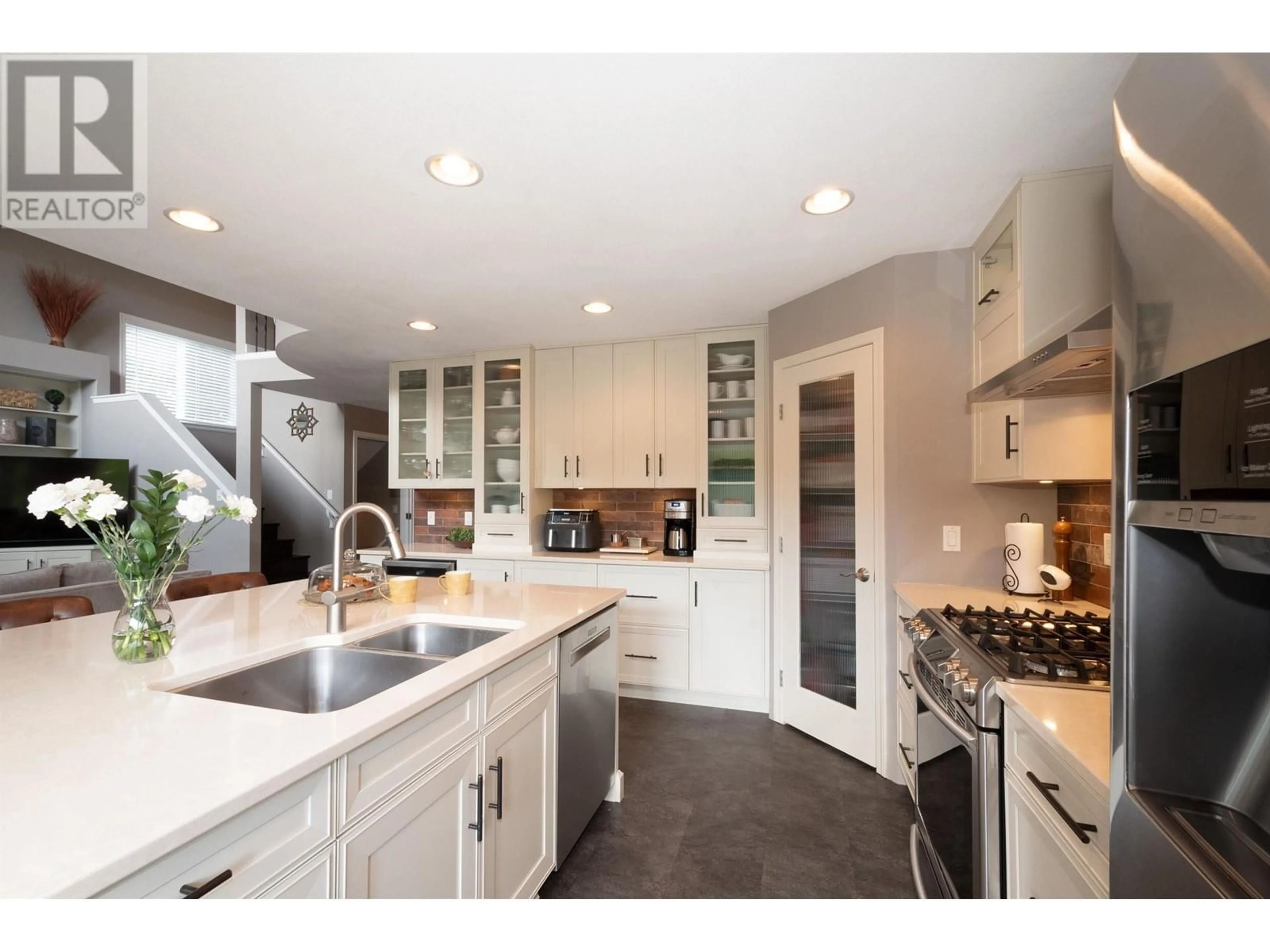 Contemporary kitchen, ceramic/tile floor for 10682 240A STREET, Maple Ridge British Columbia V2W2B1