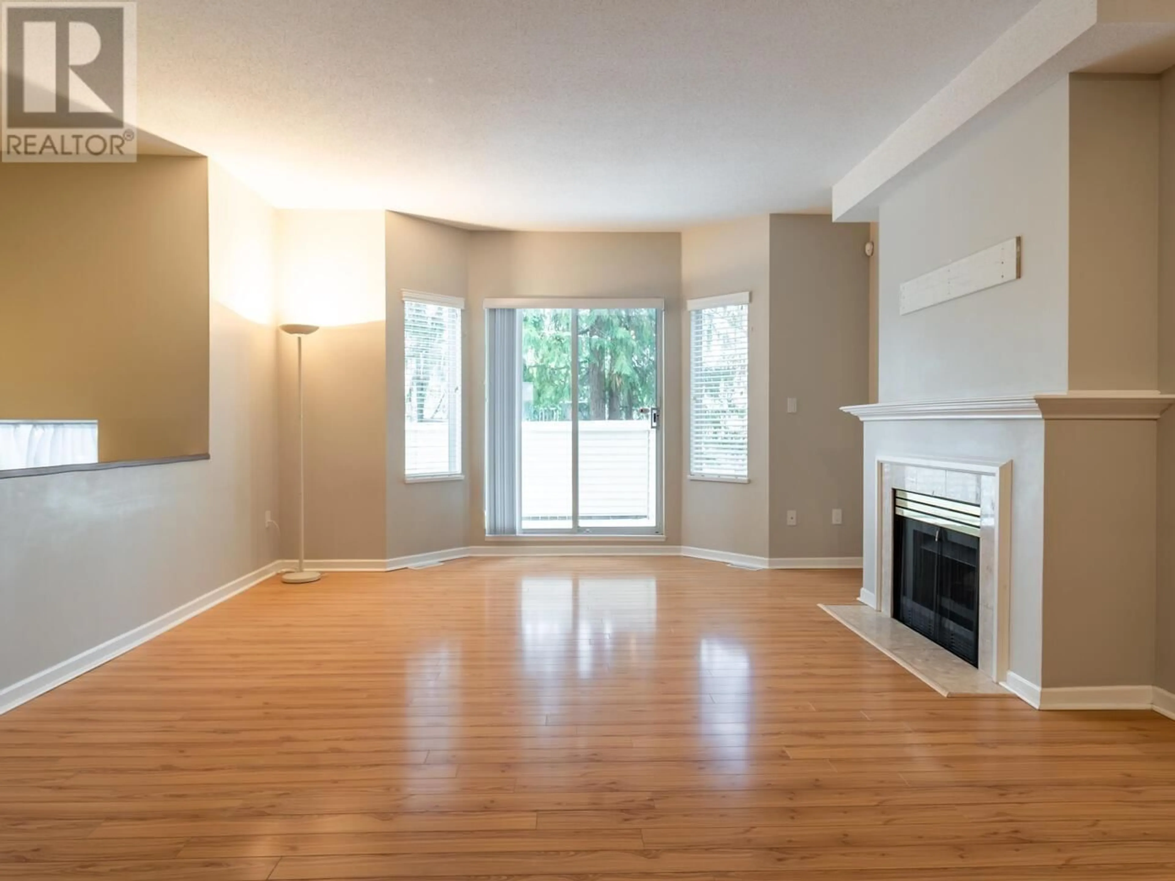 Living room with furniture, wood/laminate floor for 9 6700 RUMBLE STREET, Burnaby British Columbia V5E4H7