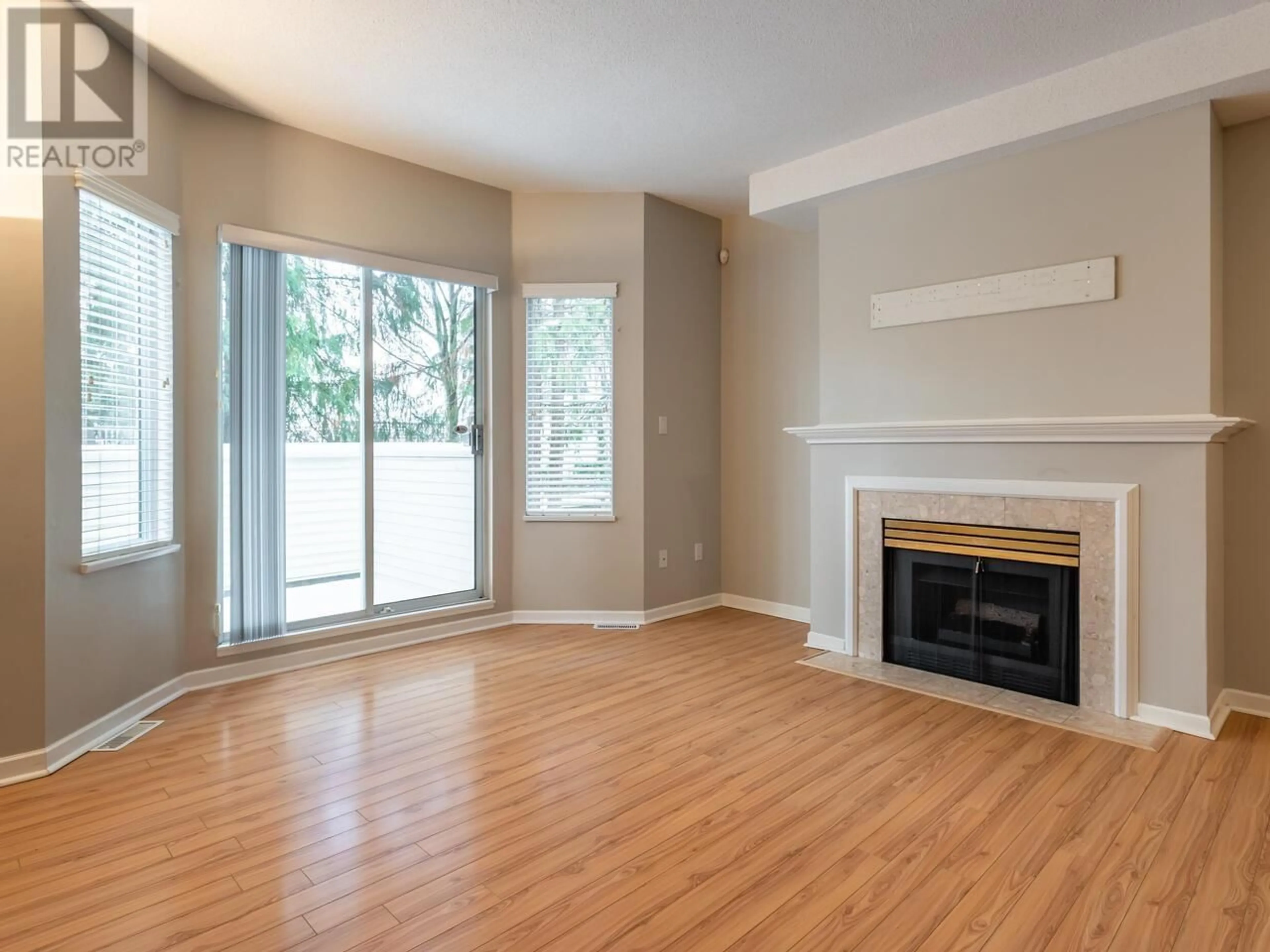 Living room with furniture, wood/laminate floor for 9 6700 RUMBLE STREET, Burnaby British Columbia V5E4H7