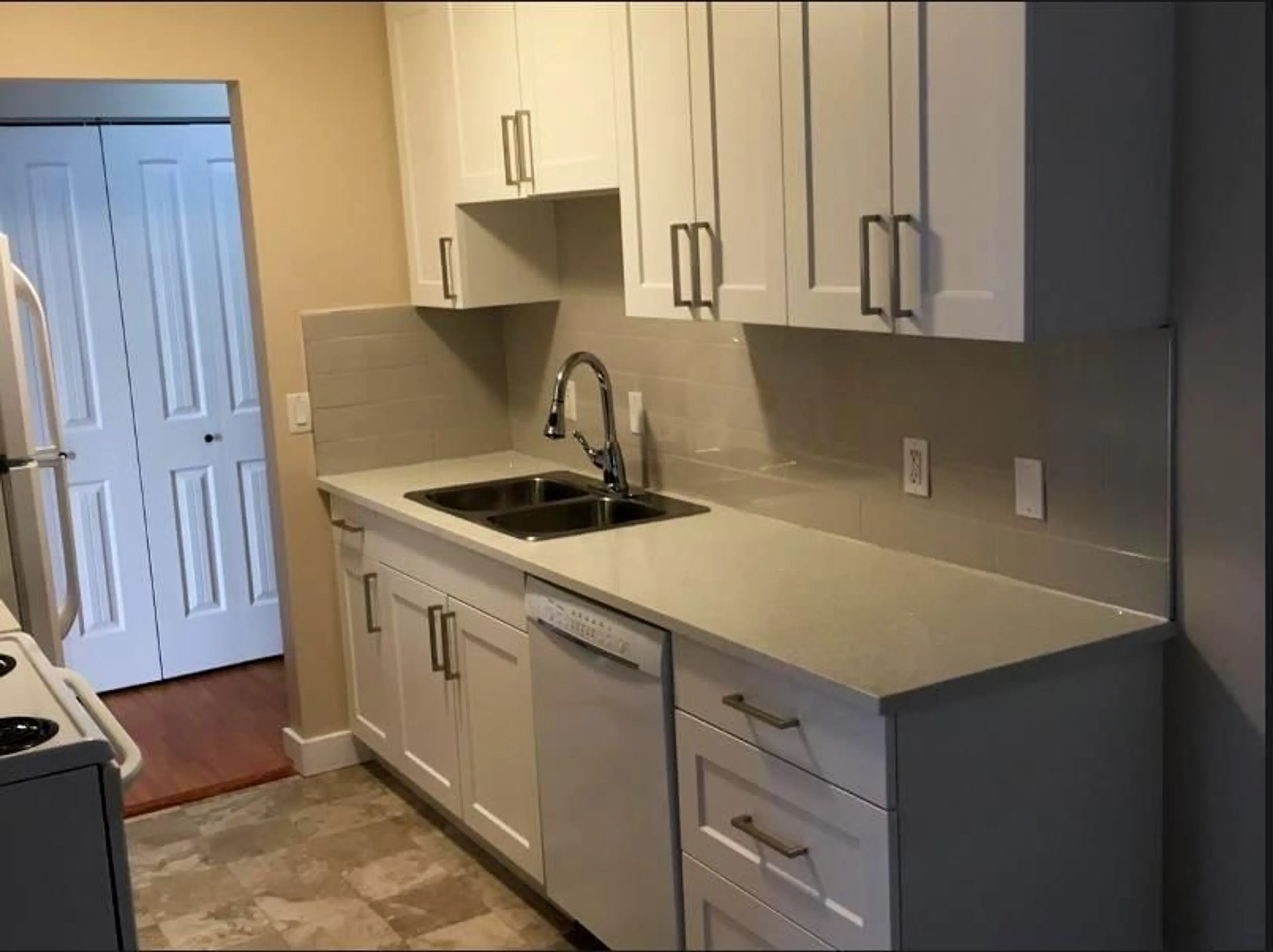 Standard kitchen, ceramic/tile floor for B209 1909 SALTON ROAD, Abbotsford British Columbia V2S5B6