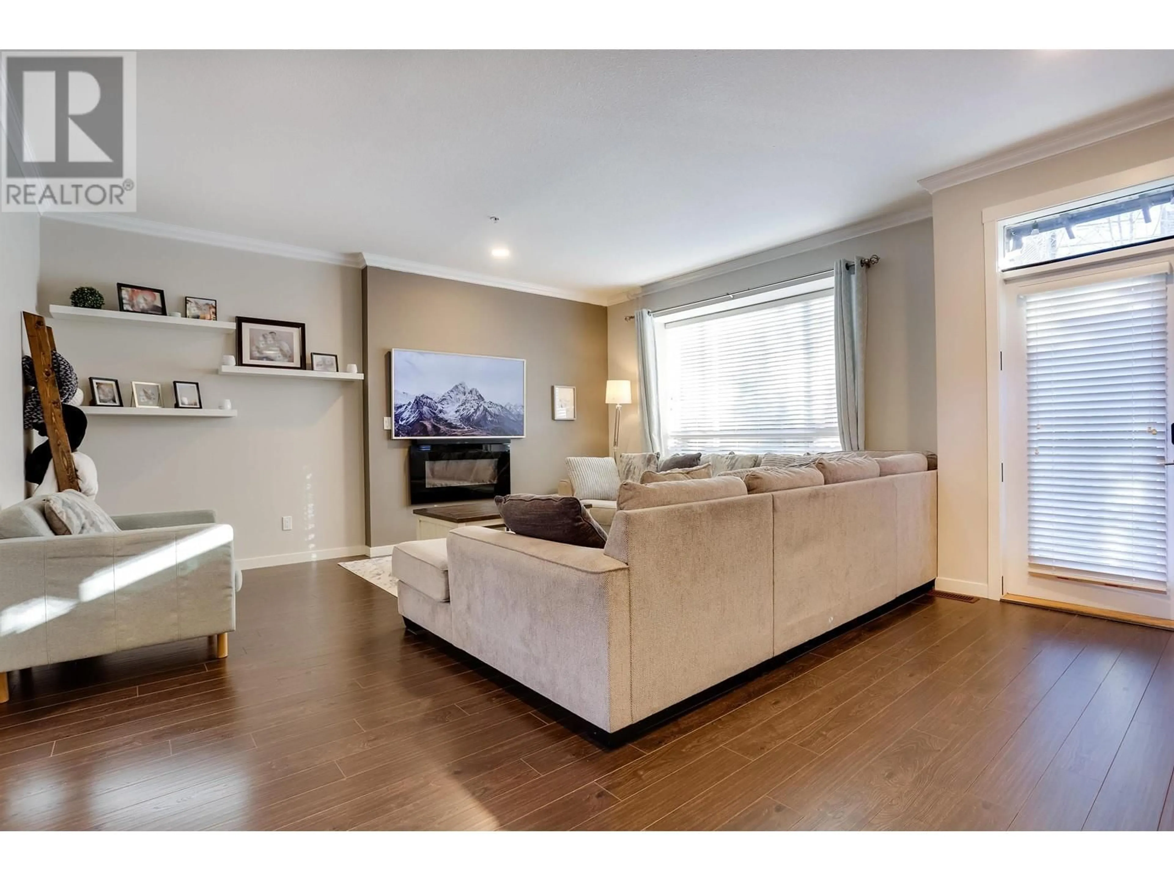 Living room with furniture, wood/laminate floor for 31 23986 104 AVENUE, Maple Ridge British Columbia V2W0G8