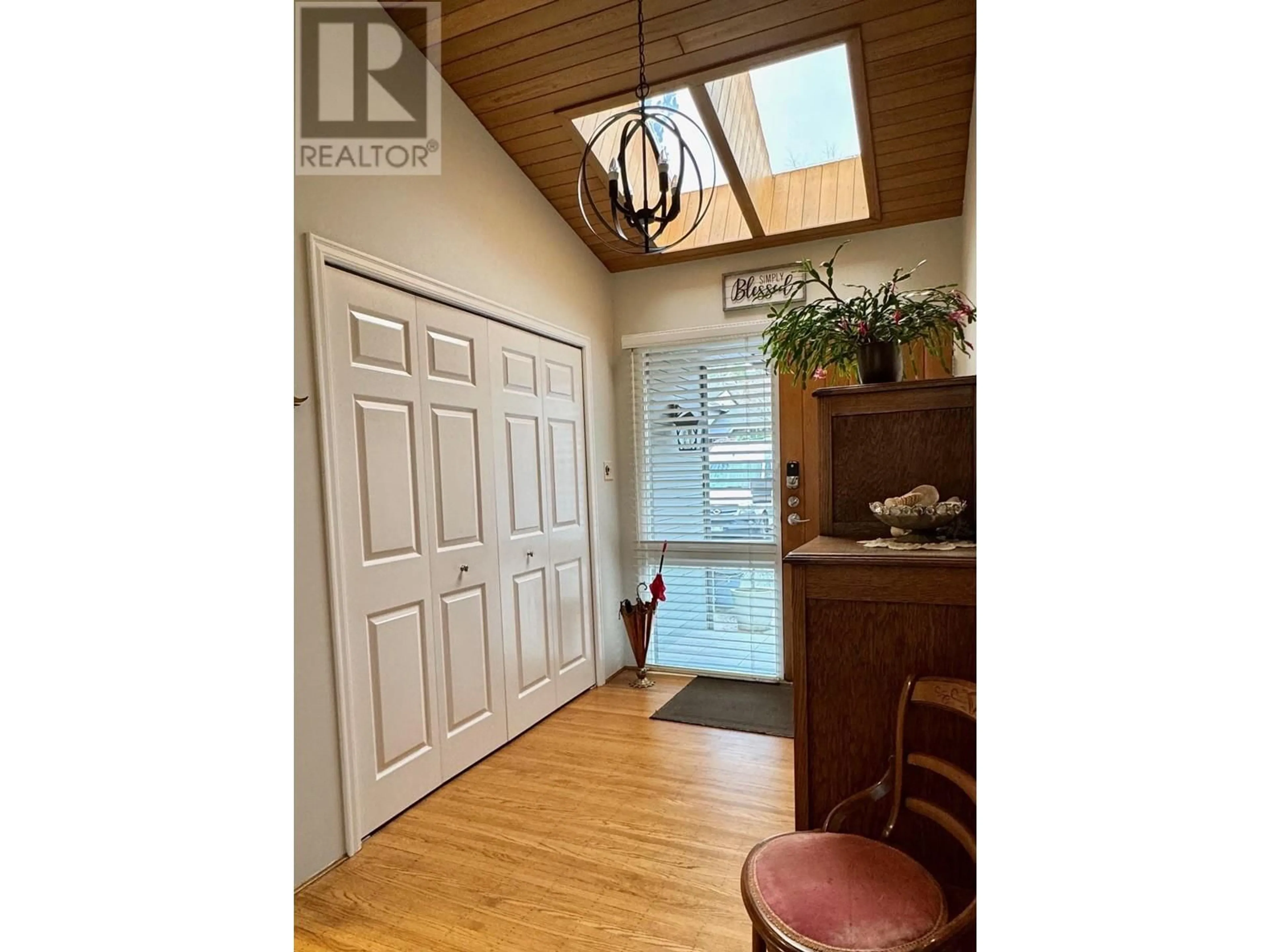 Indoor entryway for 5707 TIMBERVALLEY ROAD, Delta British Columbia V4L2H8