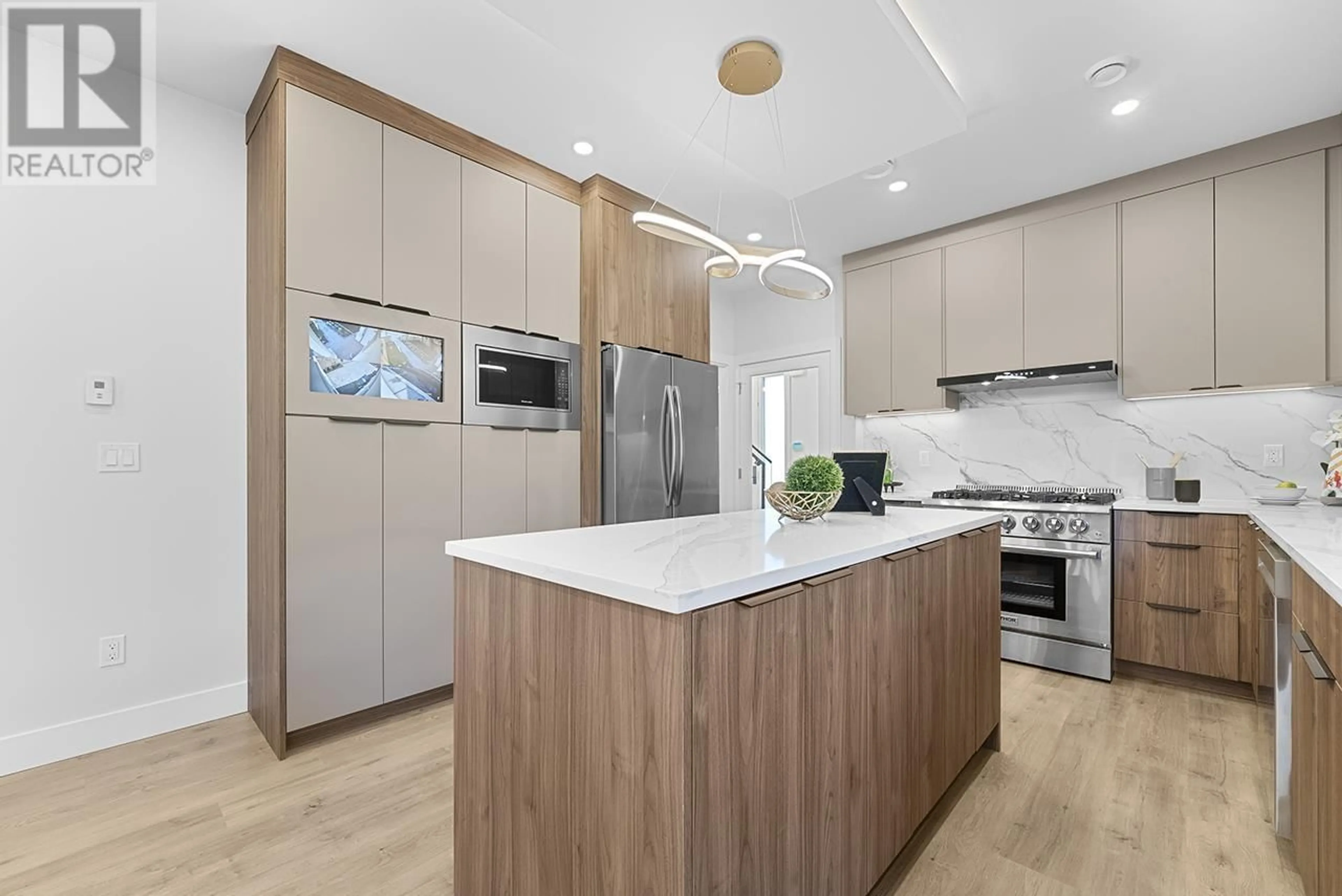 Open concept kitchen, wood/laminate floor for 6566 GRANVILLE AVENUE, Richmond British Columbia V7C1G1