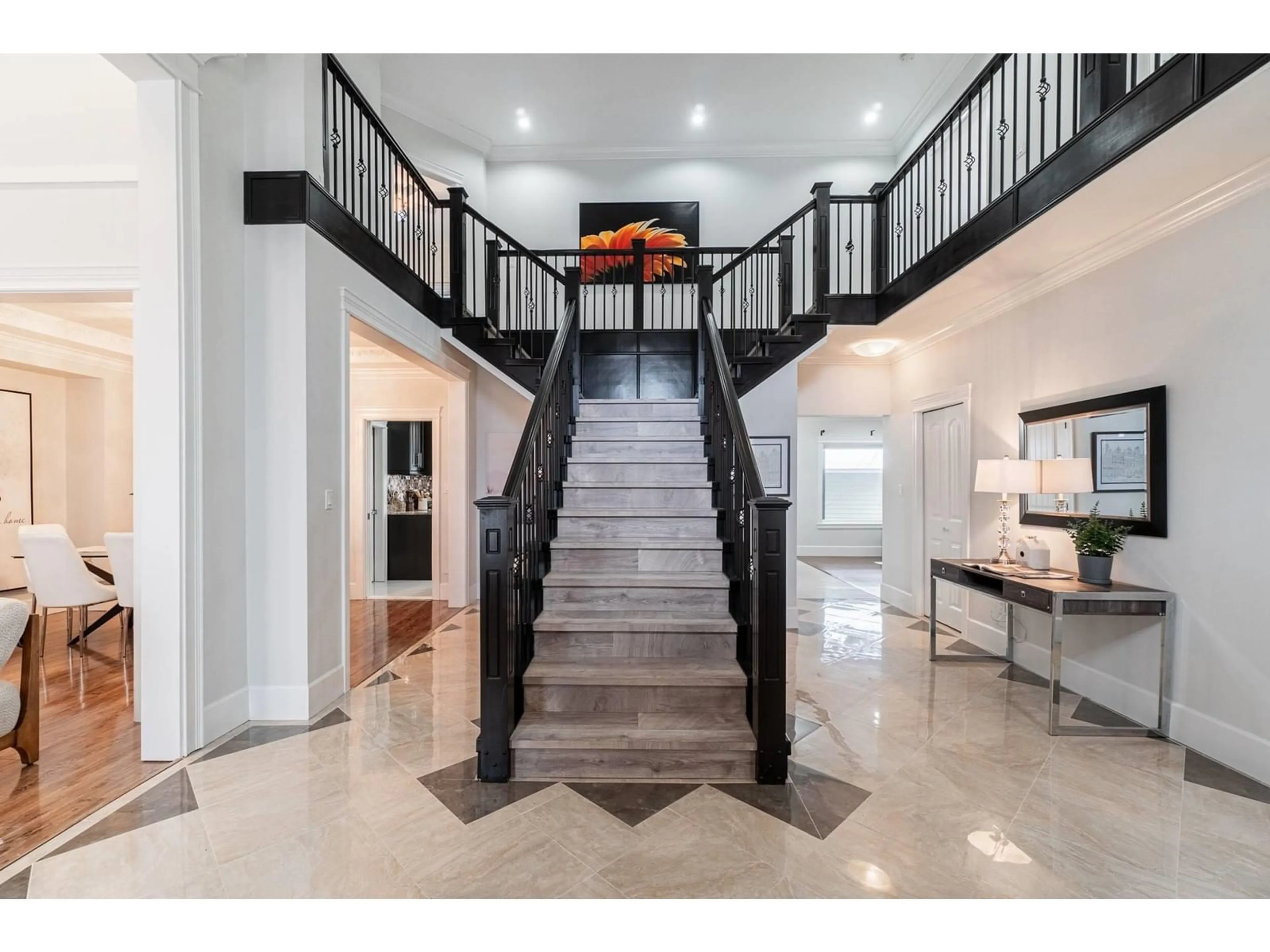 Indoor foyer for 31872 MADIERA PLACE, Abbotsford British Columbia V2T4B7