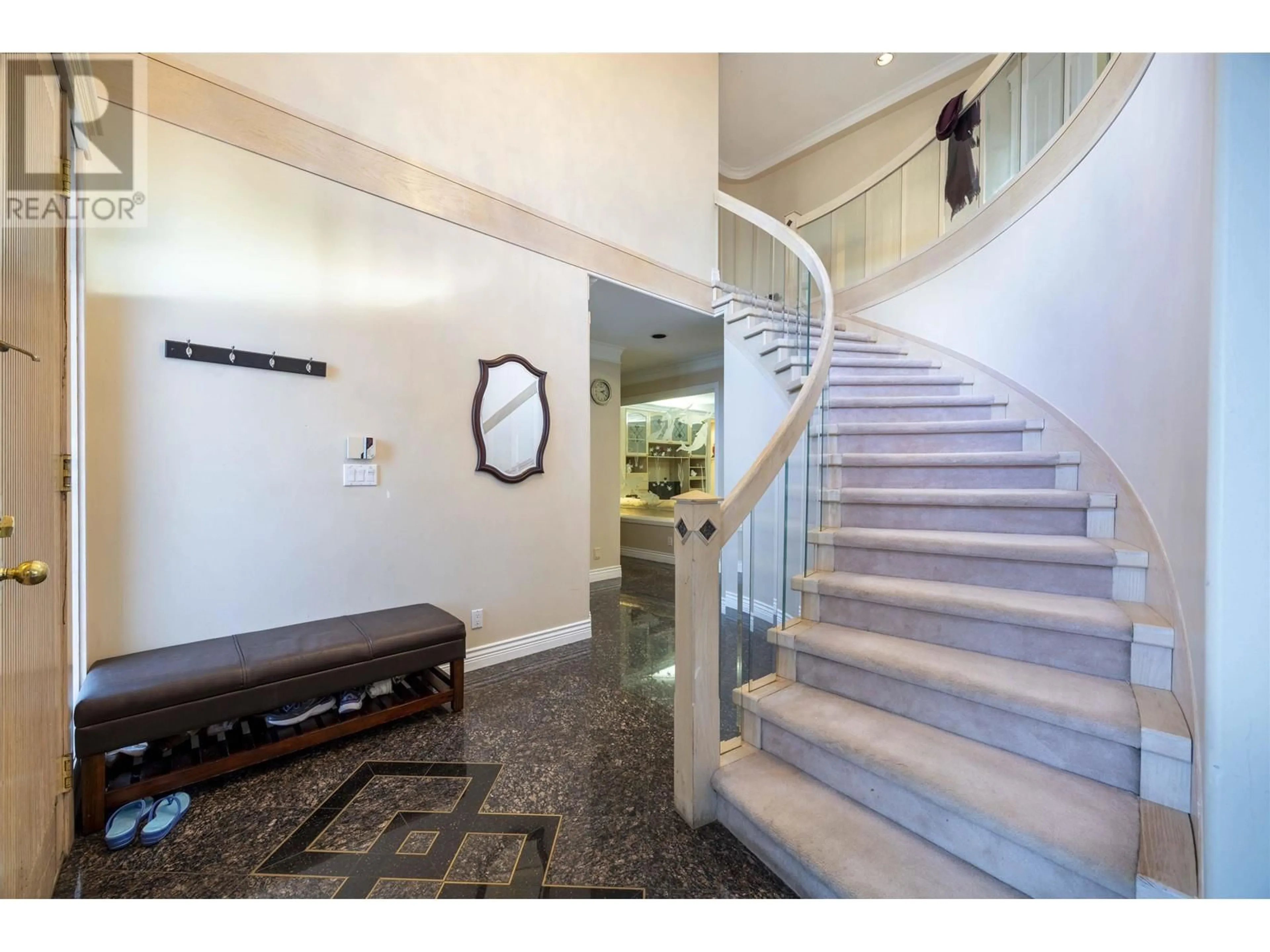 Indoor foyer for 8720 SAUNDERS ROAD, Richmond British Columbia V7A2A7