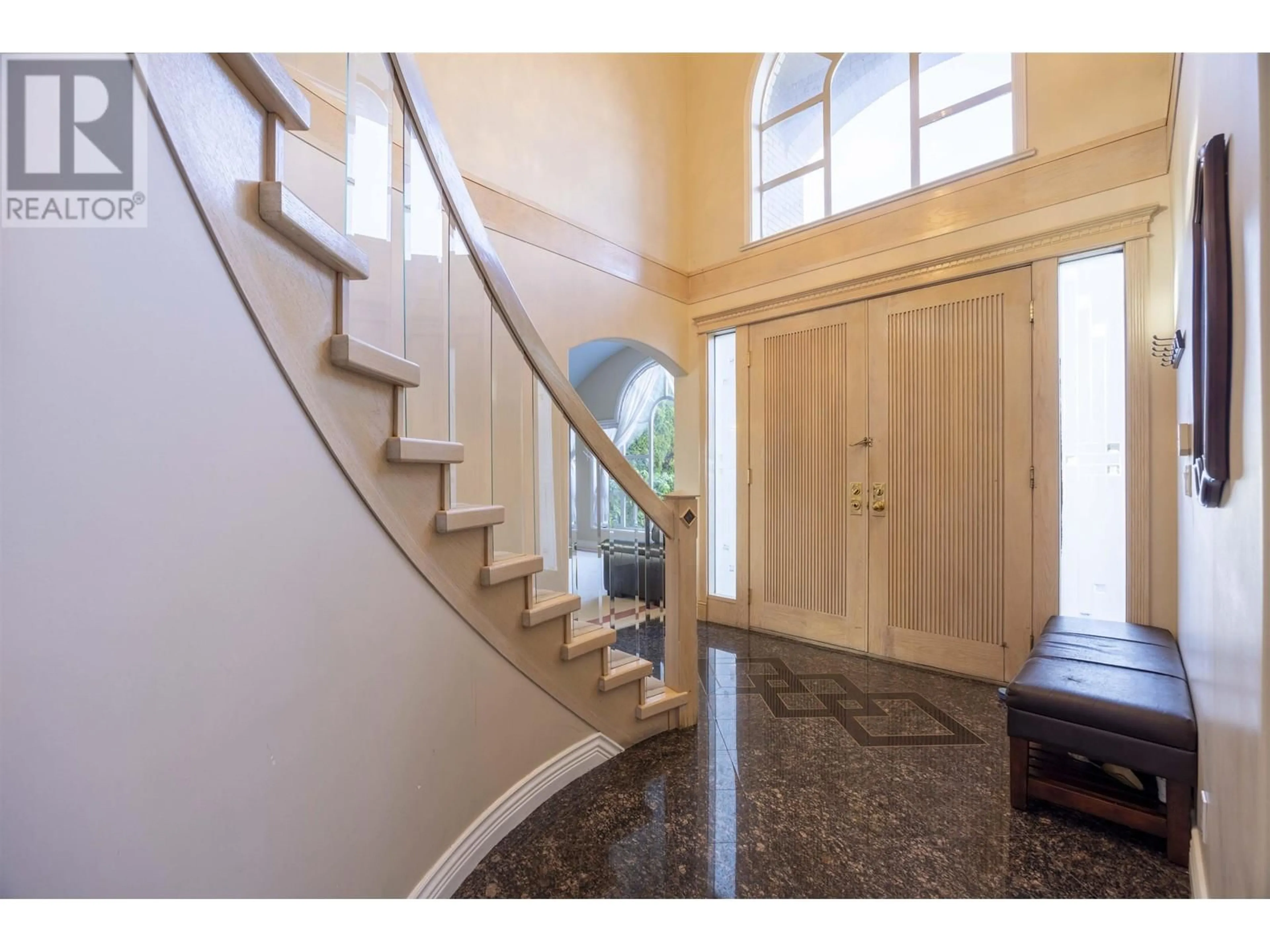 Indoor foyer for 8720 SAUNDERS ROAD, Richmond British Columbia V7A2A7