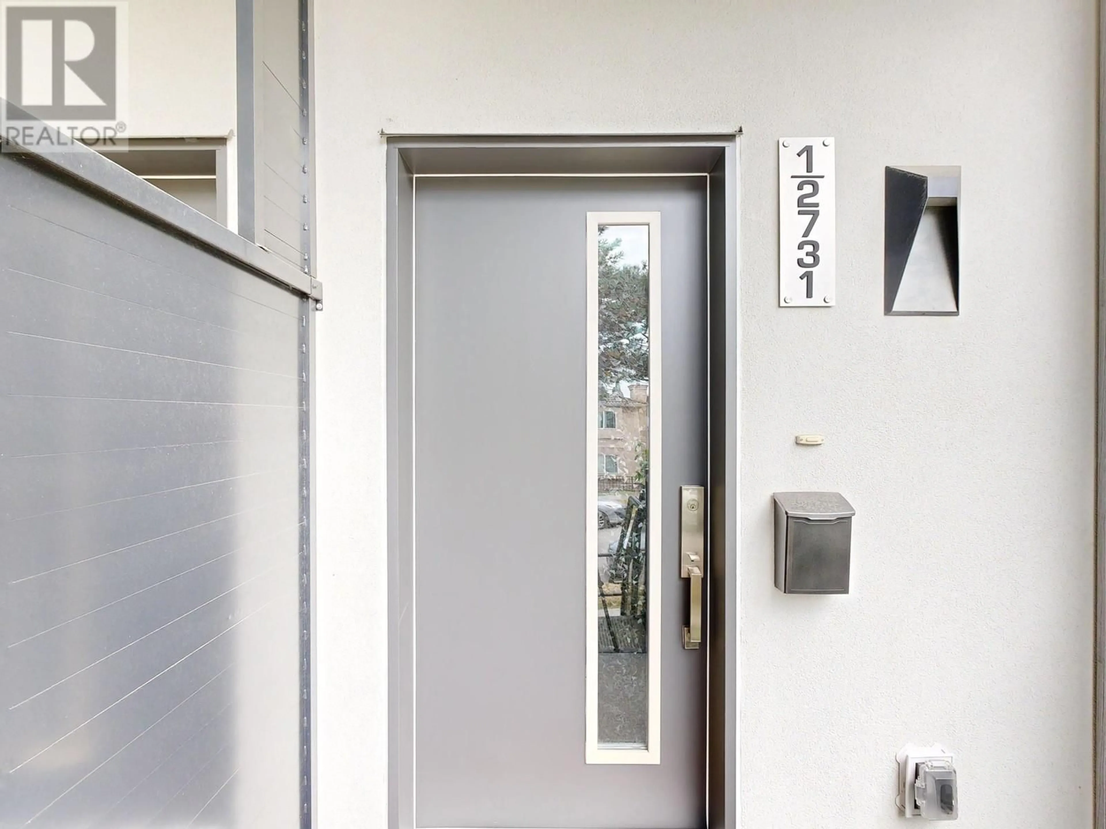 Indoor entryway for 2731 DUKE STREET, Vancouver British Columbia V5R4S8