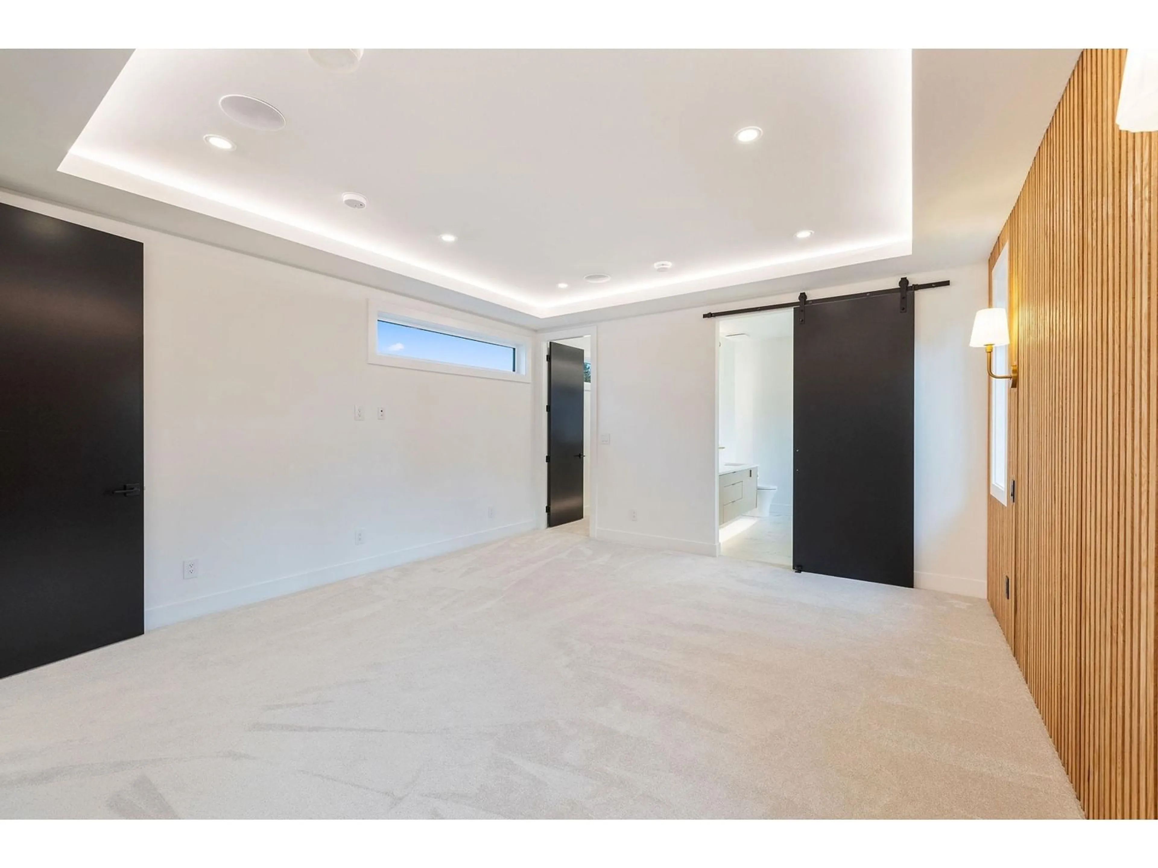 Indoor foyer for 8689 TUNIS, Surrey British Columbia V3S4Y6