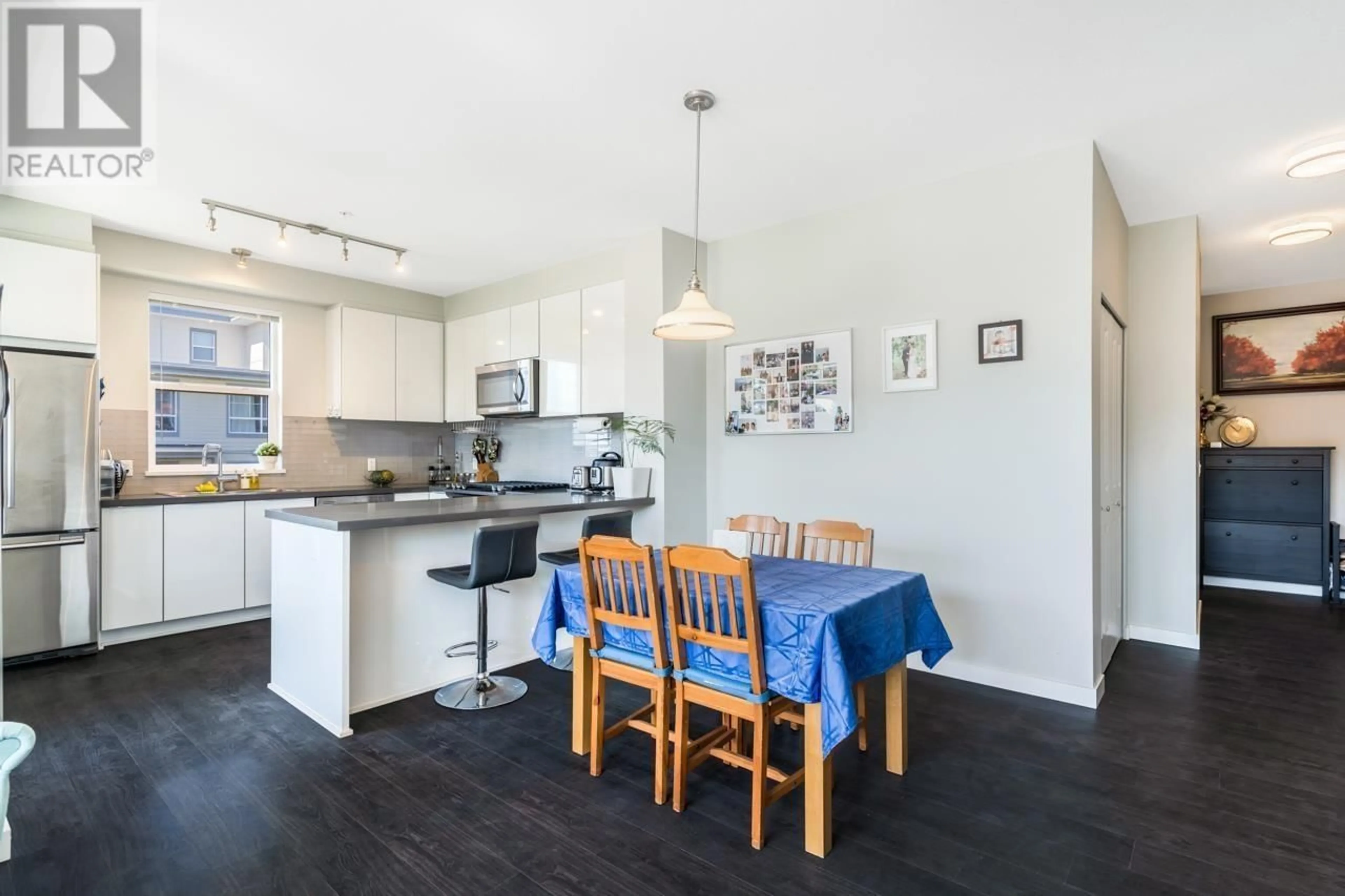 Open concept kitchen, wood/laminate floor for 301 - 609 COTTONWOOD AVENUE, Coquitlam British Columbia V3J0H2