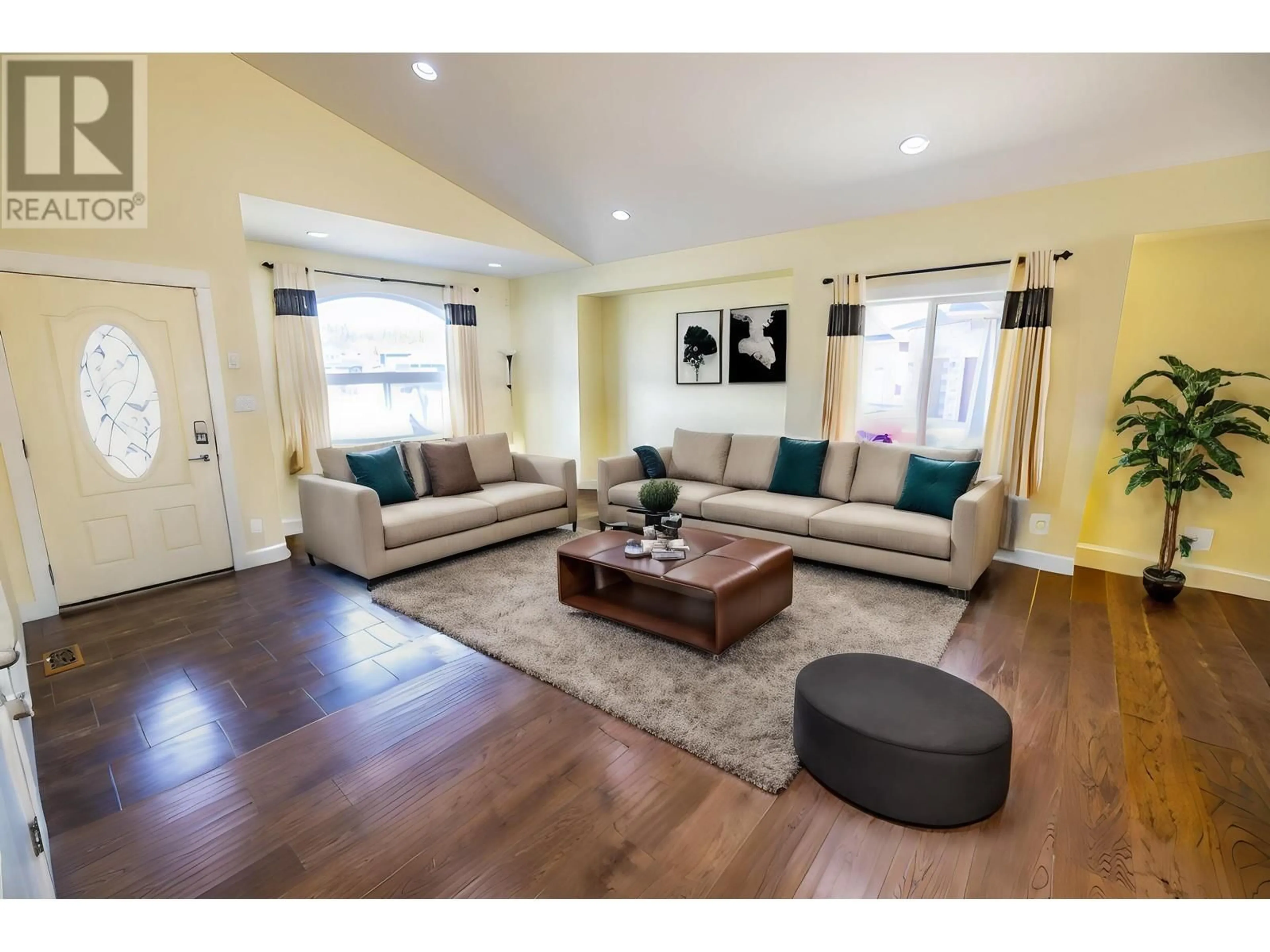 Living room with furniture, wood/laminate floor for 3356 PARKVIEW CRESCENT, Prince George British Columbia V2N0E7