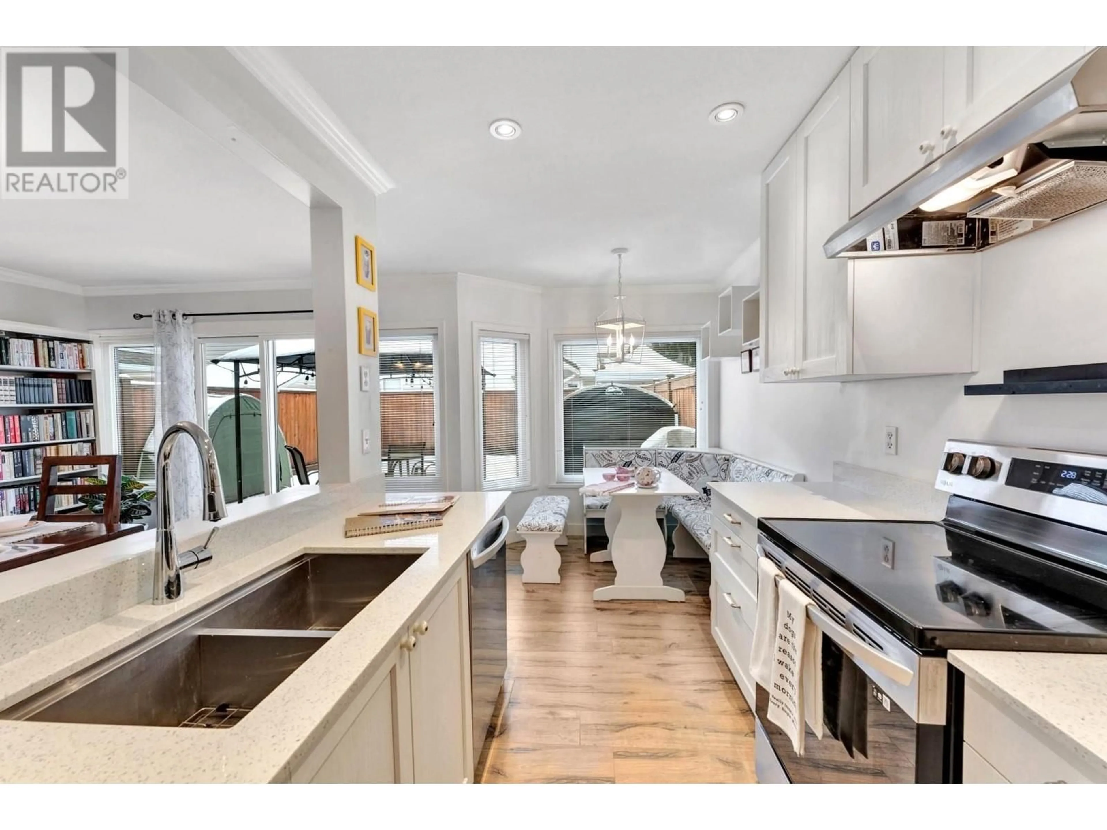 Open concept kitchen, ceramic/tile floor for 4735 55B STREET, Delta British Columbia V4K3B6