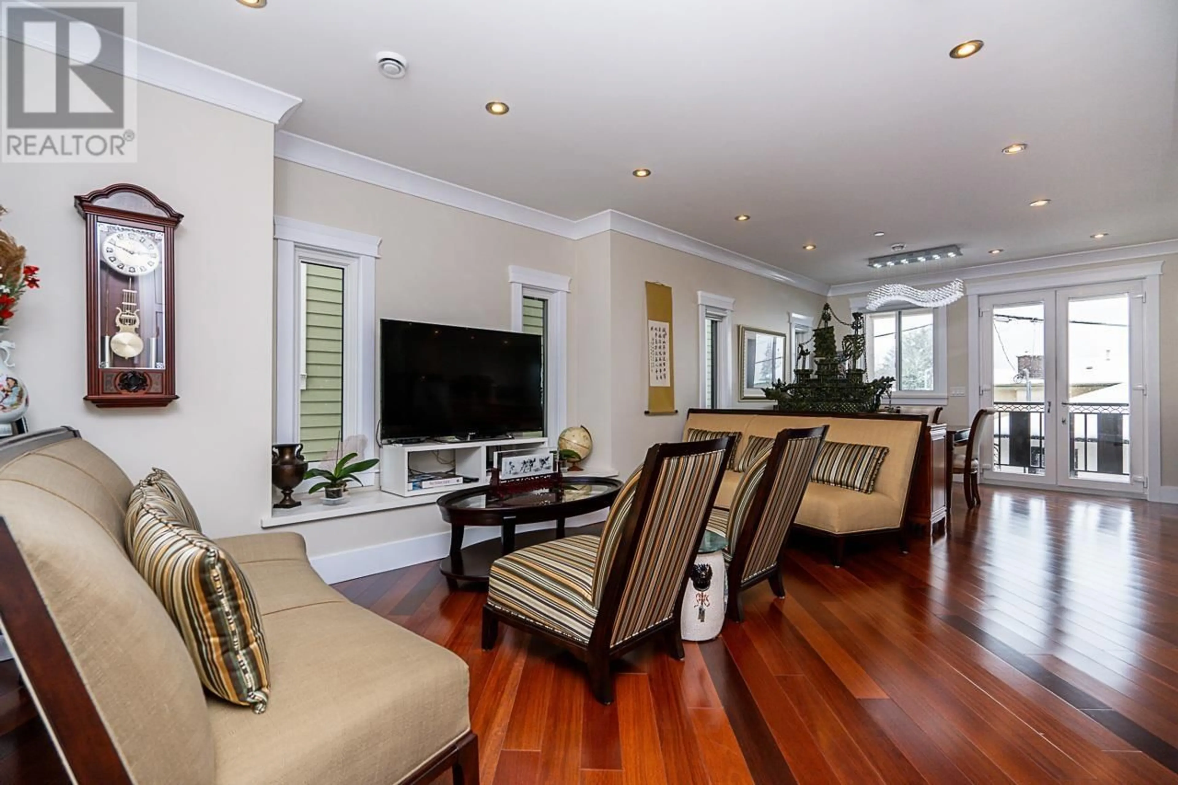 Living room with furniture, wood/laminate floor for 3985 WINDERMERE STREET, Vancouver British Columbia V5R2G5