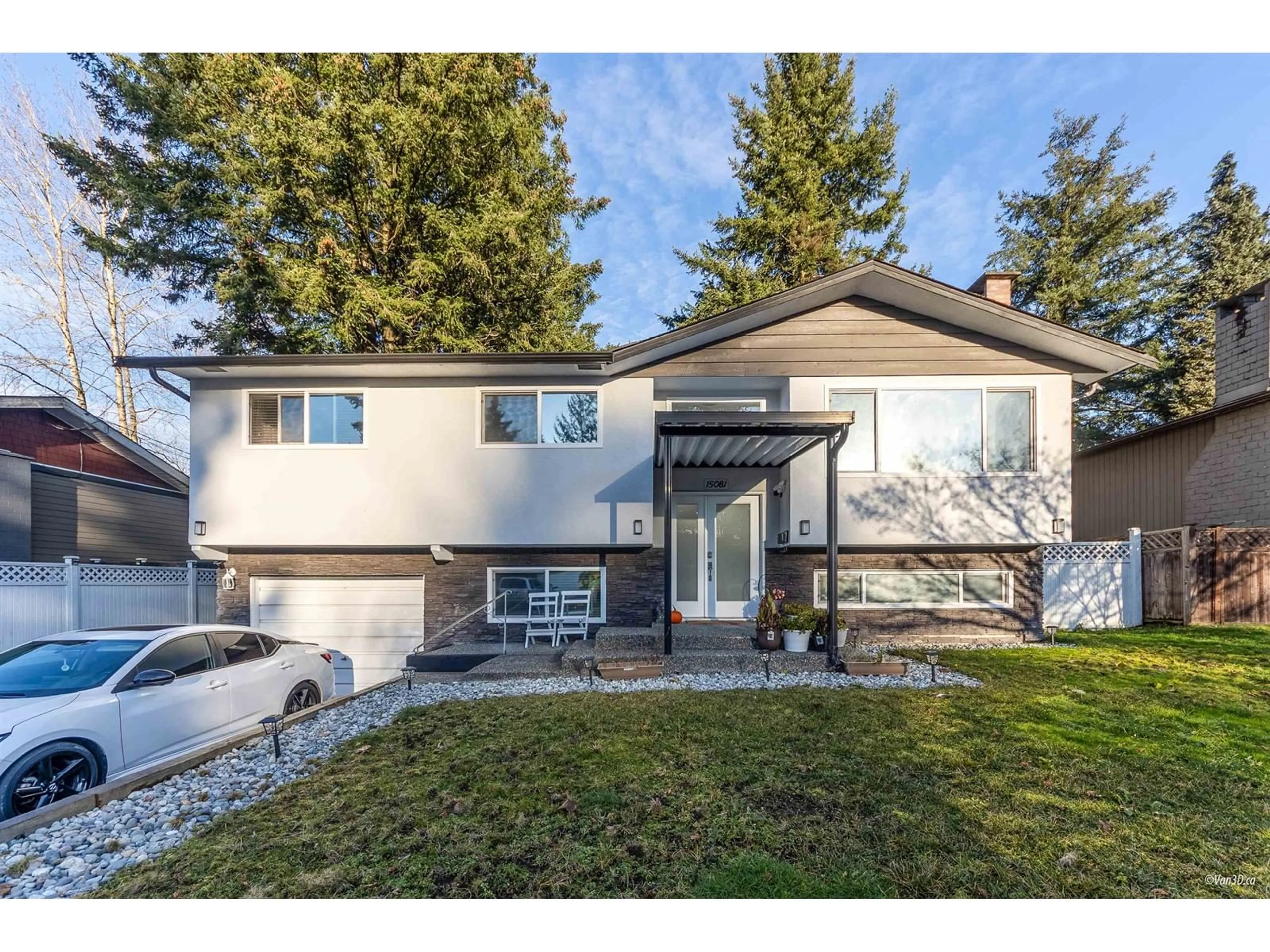 Home with vinyl exterior material, street for 15081 ROBIN CRESCENT, Surrey British Columbia V3R4X9