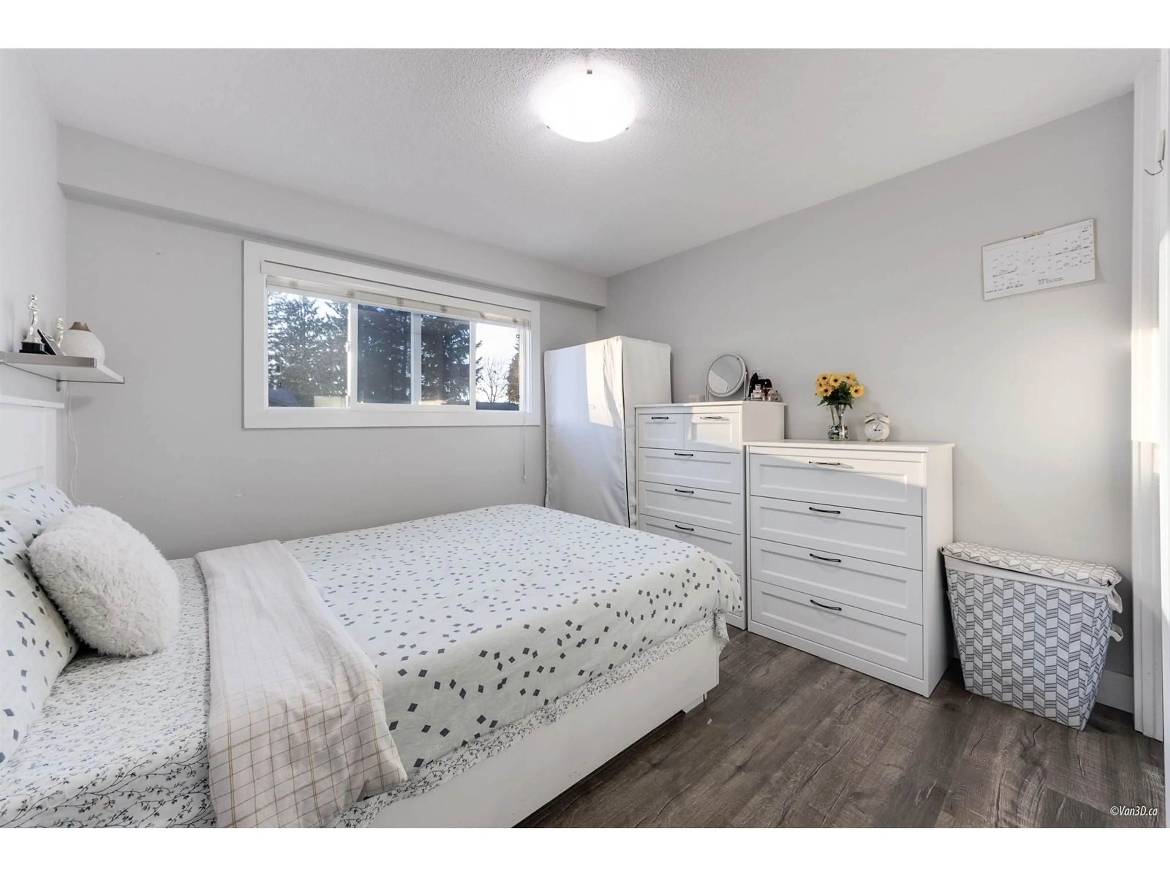 Bedroom with bed, wood/laminate floor for 15081 ROBIN CRESCENT, Surrey British Columbia V3R4X9