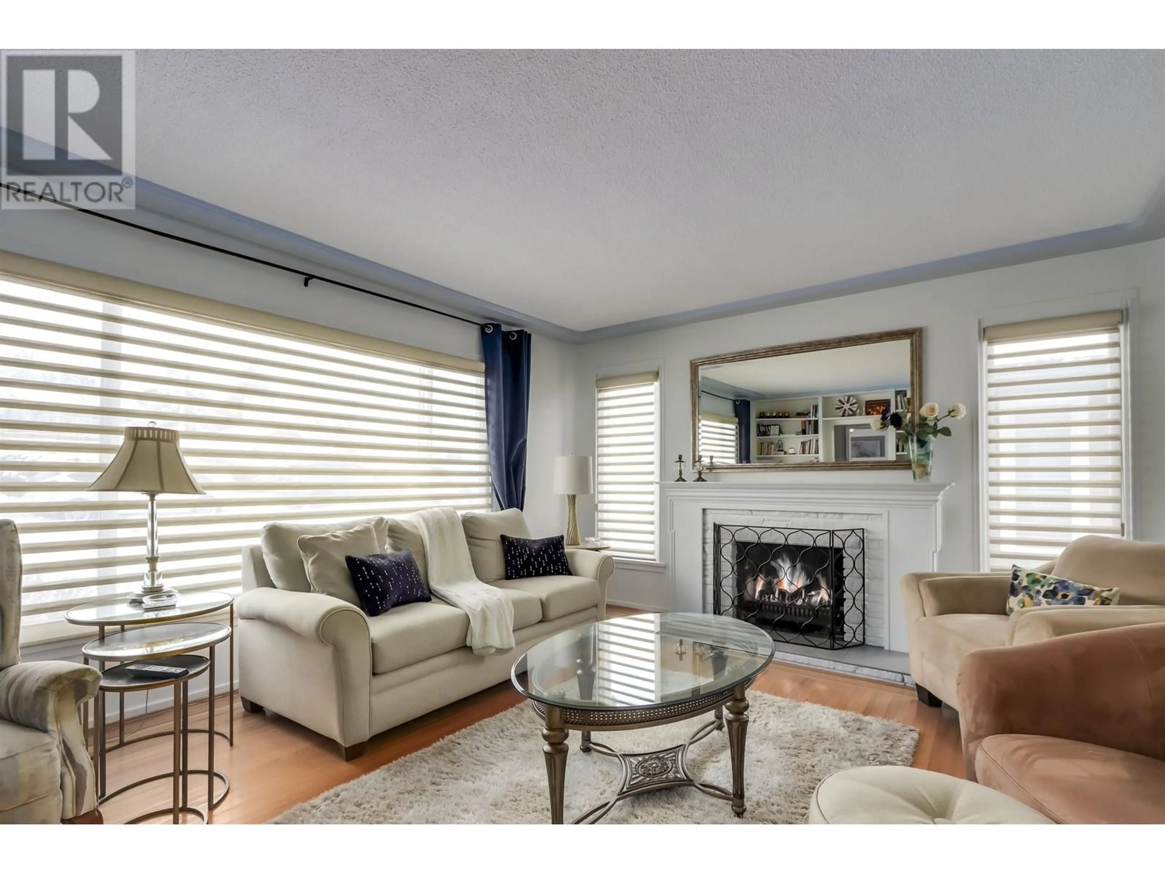 Living room with furniture, wood/laminate floor for 840 CHESTNUT STREET, New Westminster British Columbia V3L4N2