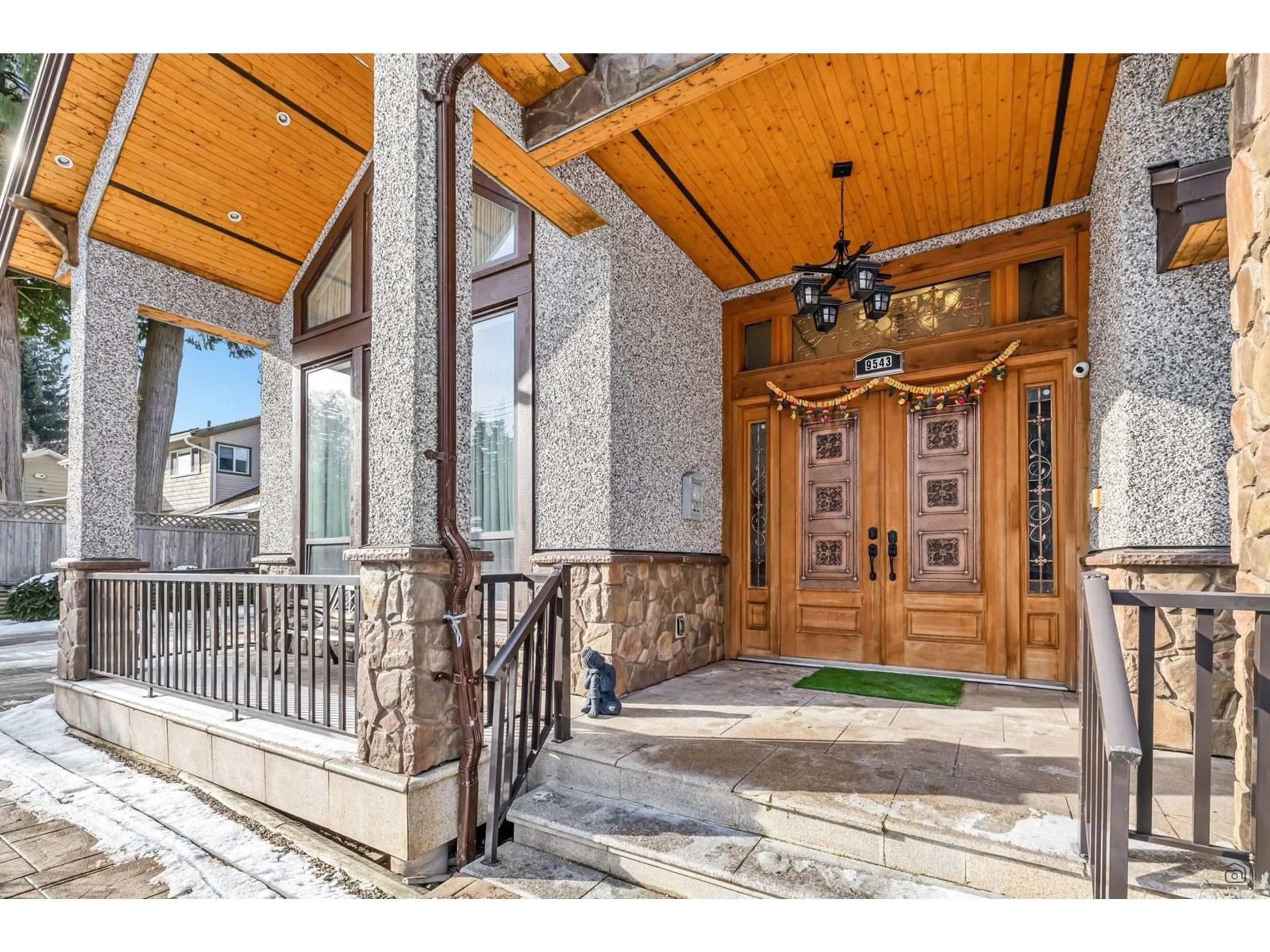 Indoor entryway for 9543 119A STREET, Delta British Columbia V4C6P4