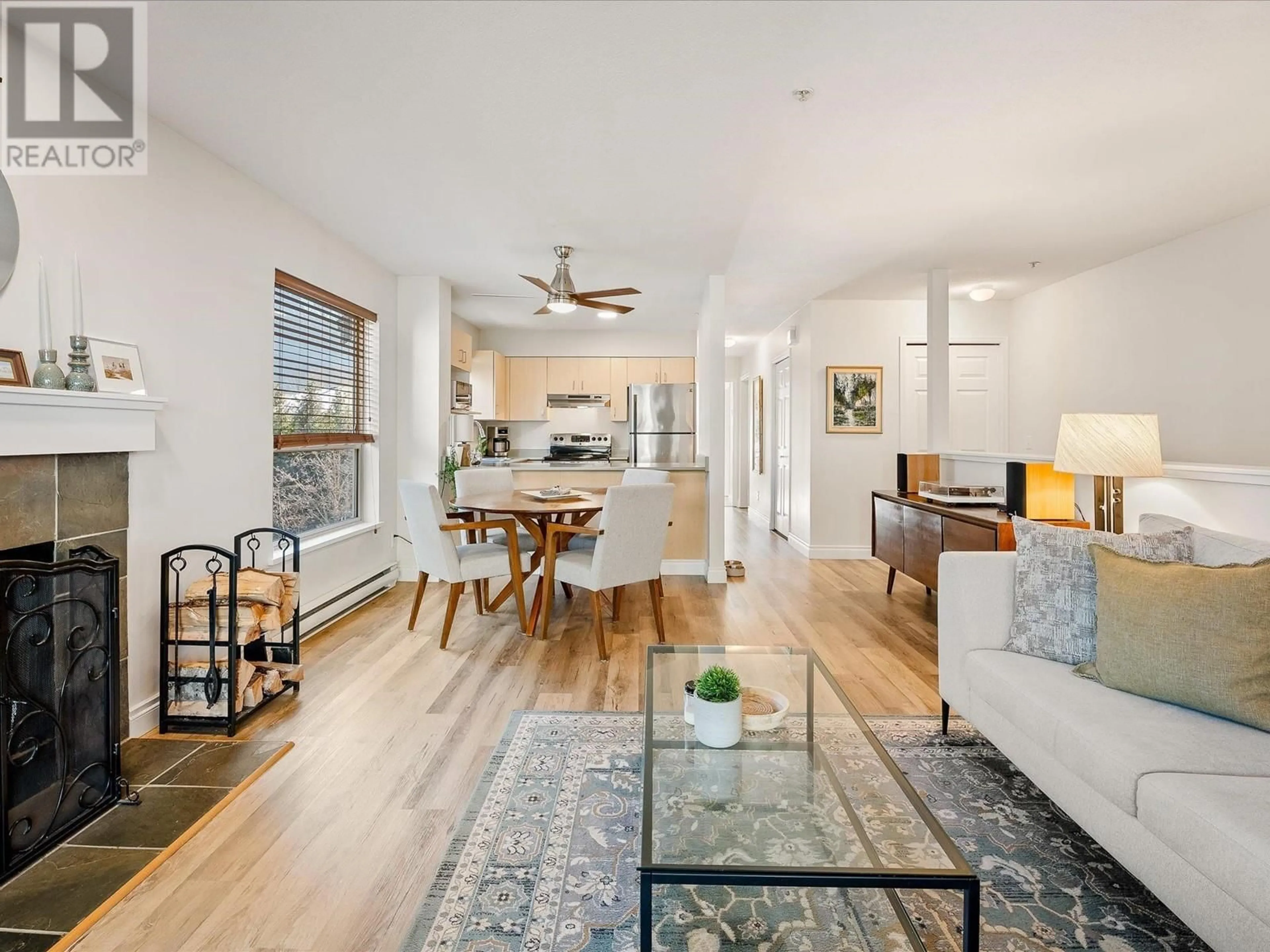 Living room with furniture, wood/laminate floor for 26 7410 FLINT STREET, Pemberton British Columbia V0N2L1