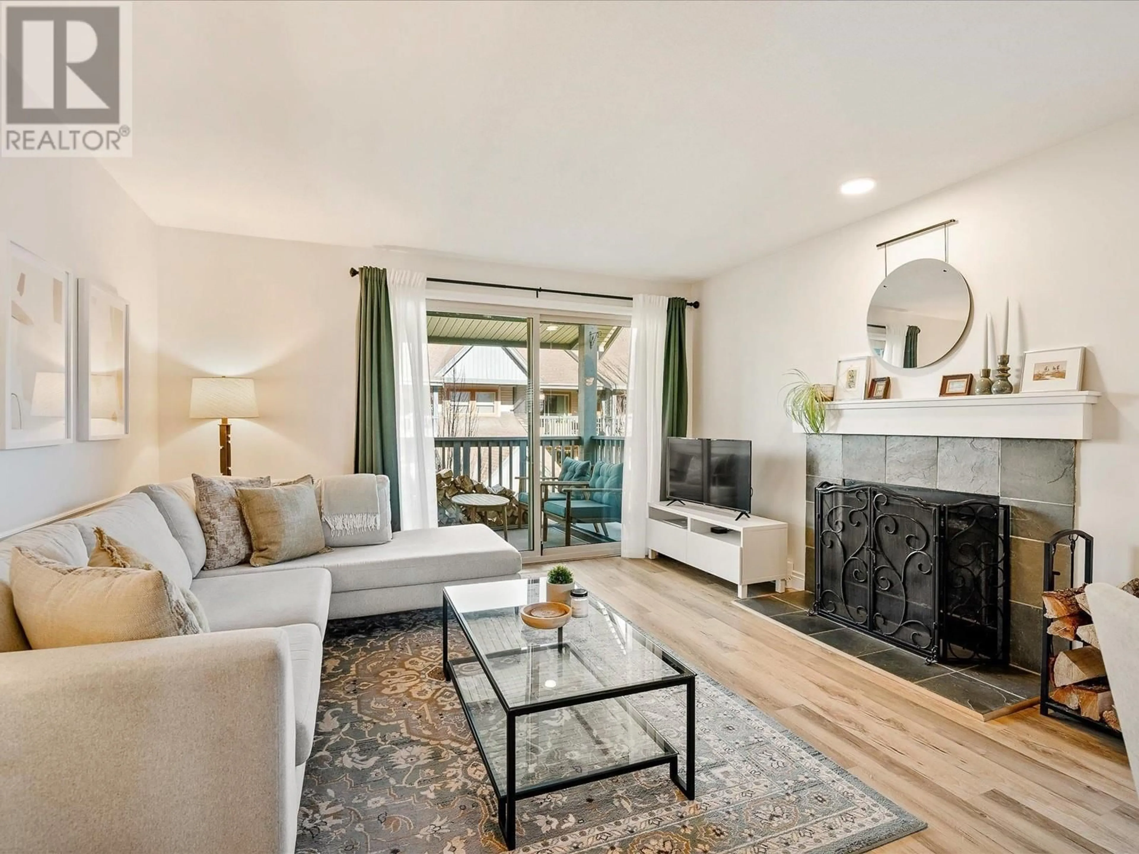 Living room with furniture, wood/laminate floor for 26 7410 FLINT STREET, Pemberton British Columbia V0N2L1