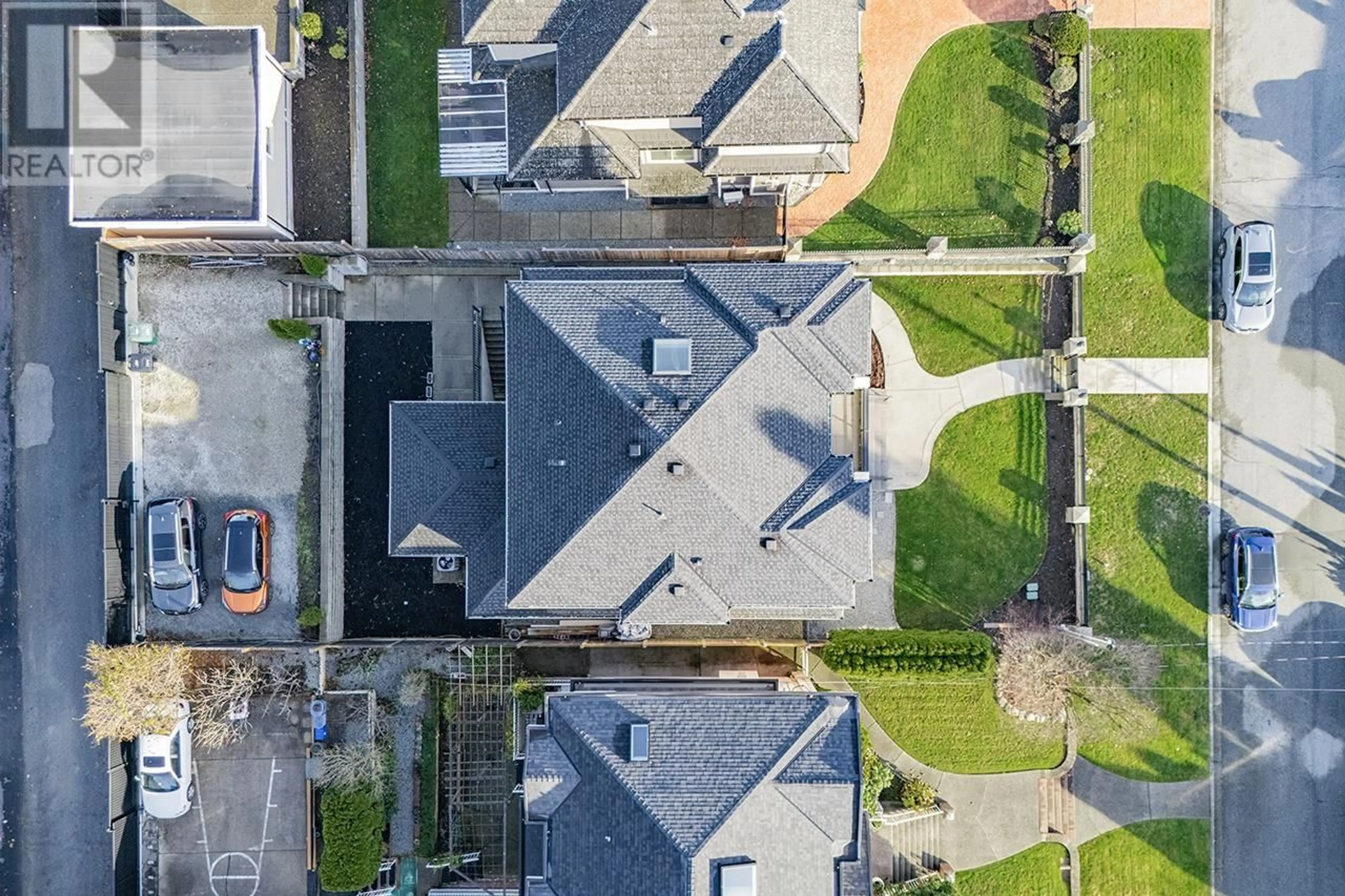 A pic from outside/outdoor area/front of a property/back of a property/a pic from drone, street for 4825 NEVILLE STREET, Burnaby British Columbia V5J2H4