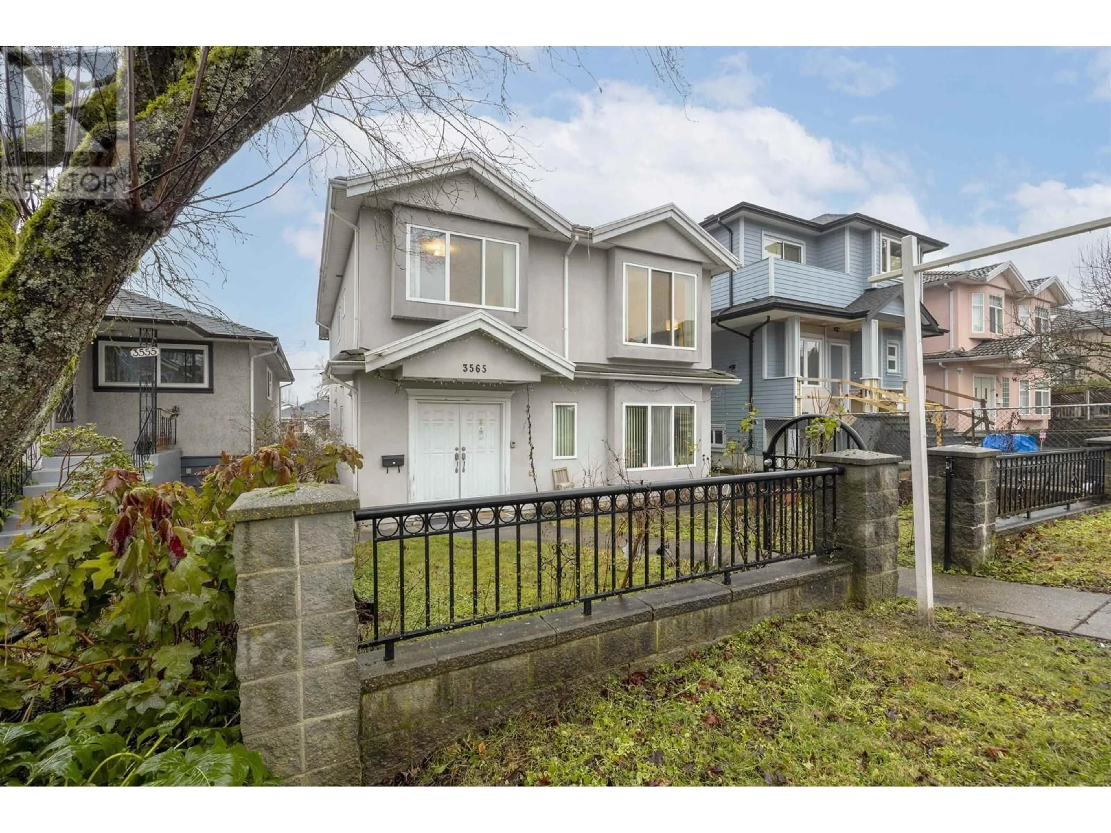 Home with vinyl exterior material, street for 3565 E 28TH AVENUE, Vancouver British Columbia V5R1T4