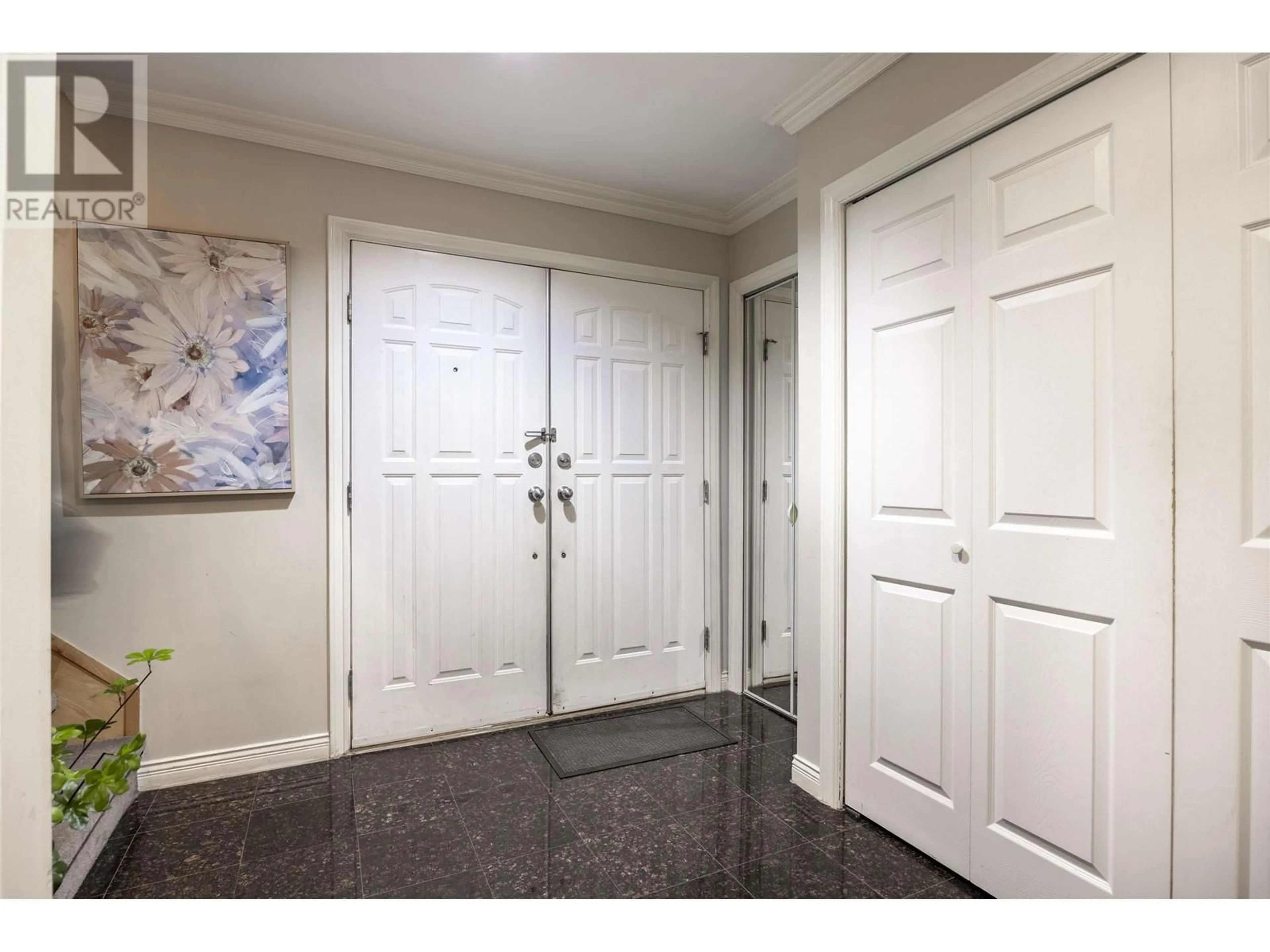 Indoor entryway for 3565 E 28TH AVENUE, Vancouver British Columbia V5R1T4