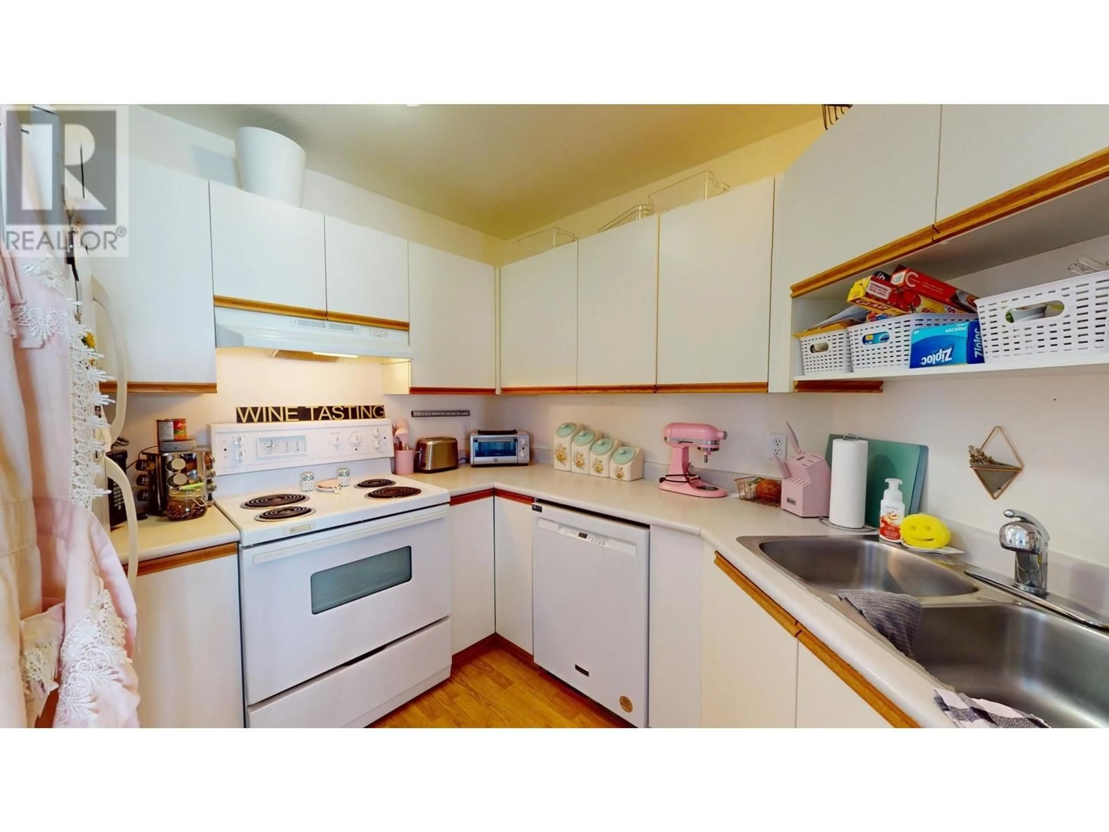 Standard kitchen, wood/laminate floor for B7 389 HILL STREET, Quesnel British Columbia V2J1S8