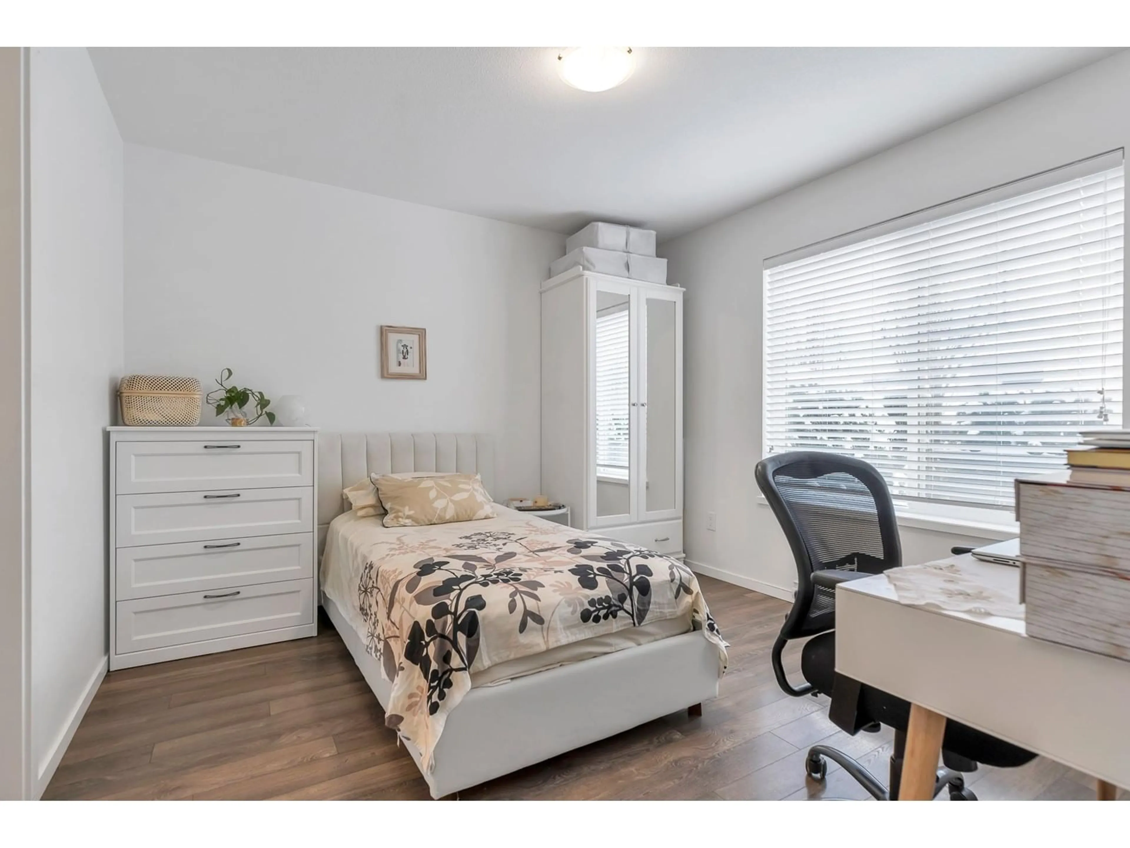 Bedroom with bed, wood/laminate floor for 65 - 158 171, Surrey British Columbia V3Z0X1