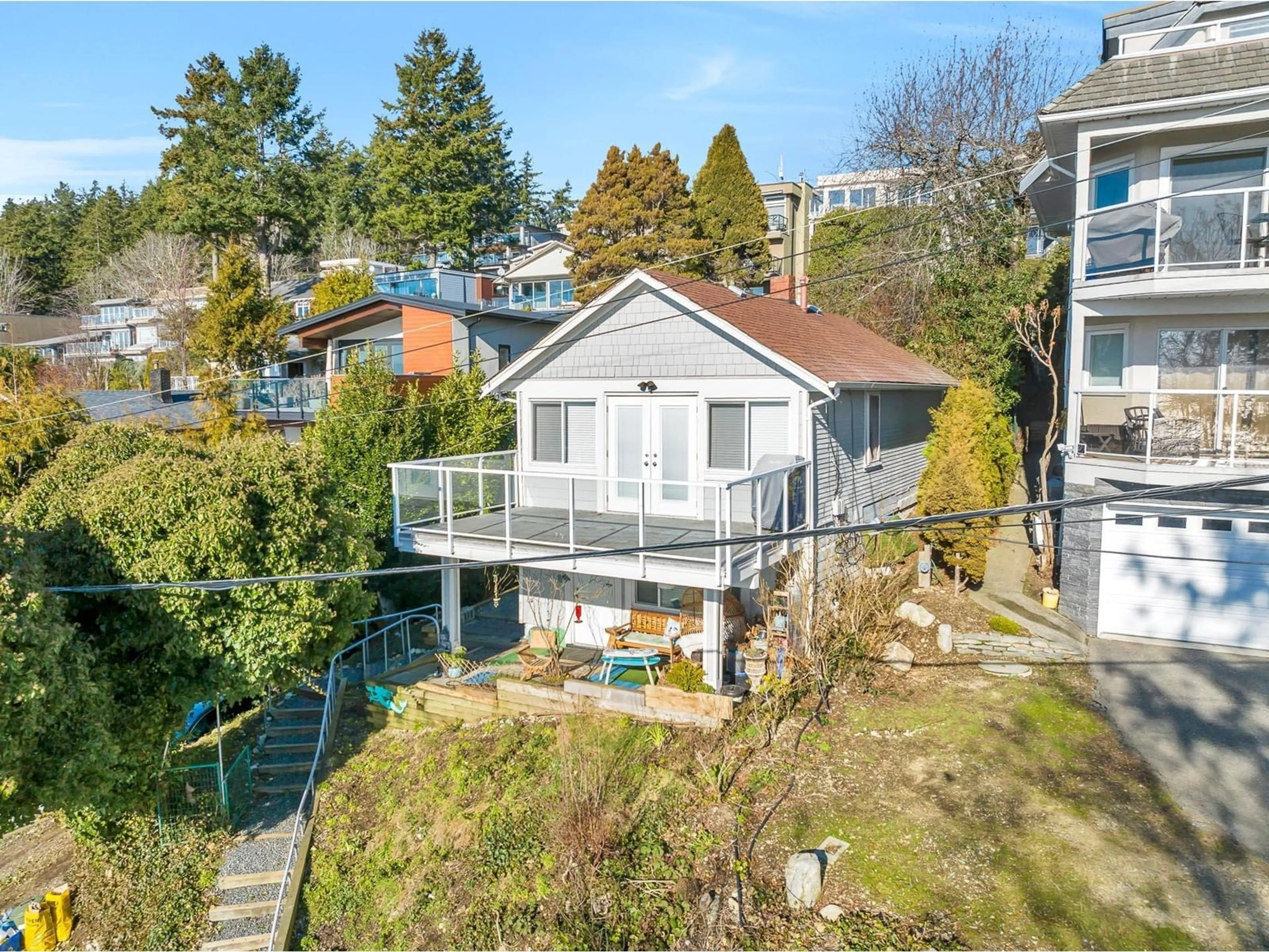 A pic from outside/outdoor area/front of a property/back of a property/a pic from drone, unknown for 14763 MCDONALD AVENUE, White Rock British Columbia V4B2C7