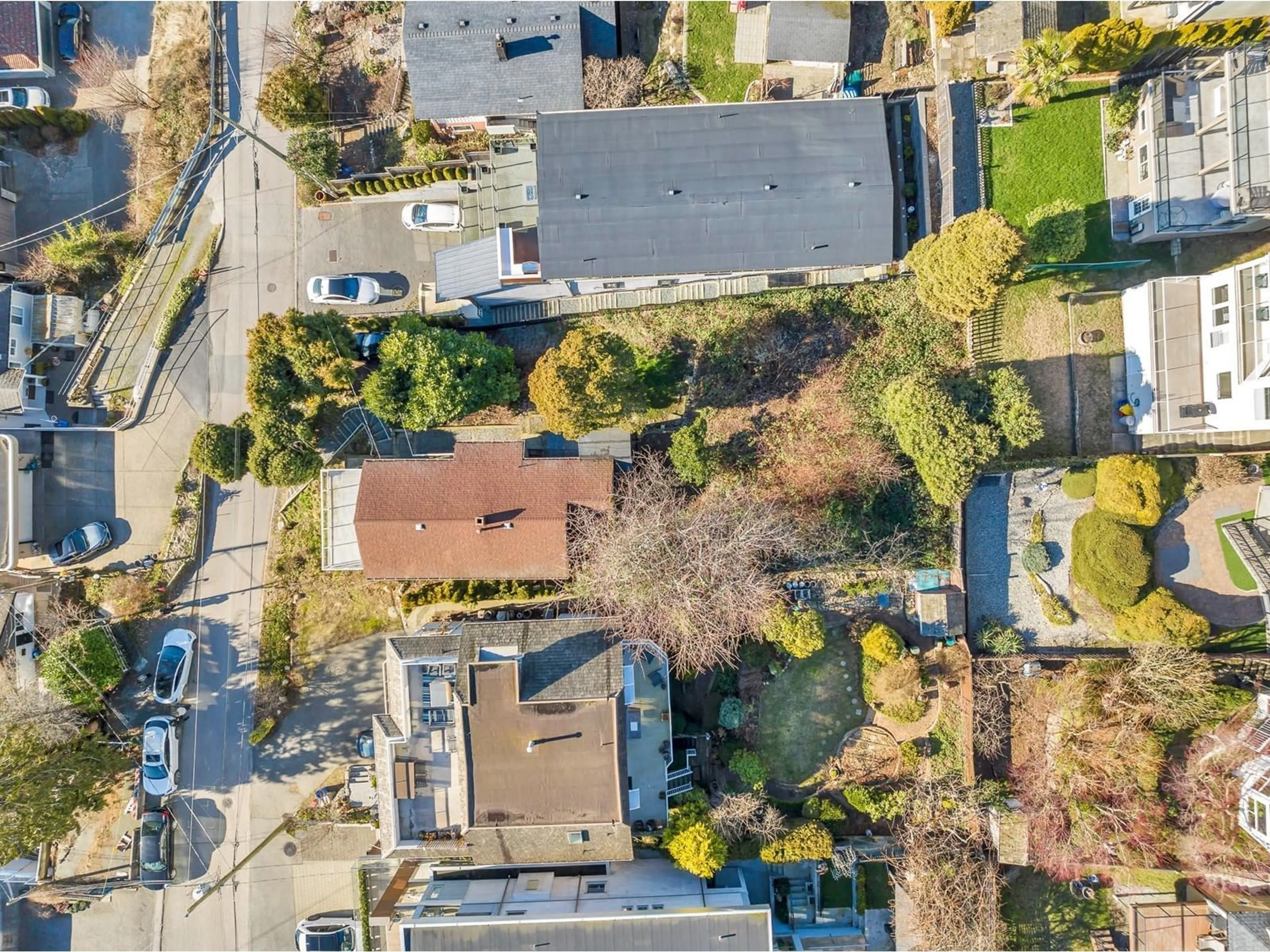 A pic from outside/outdoor area/front of a property/back of a property/a pic from drone, street for 14763 MCDONALD AVENUE, White Rock British Columbia V4B2C7