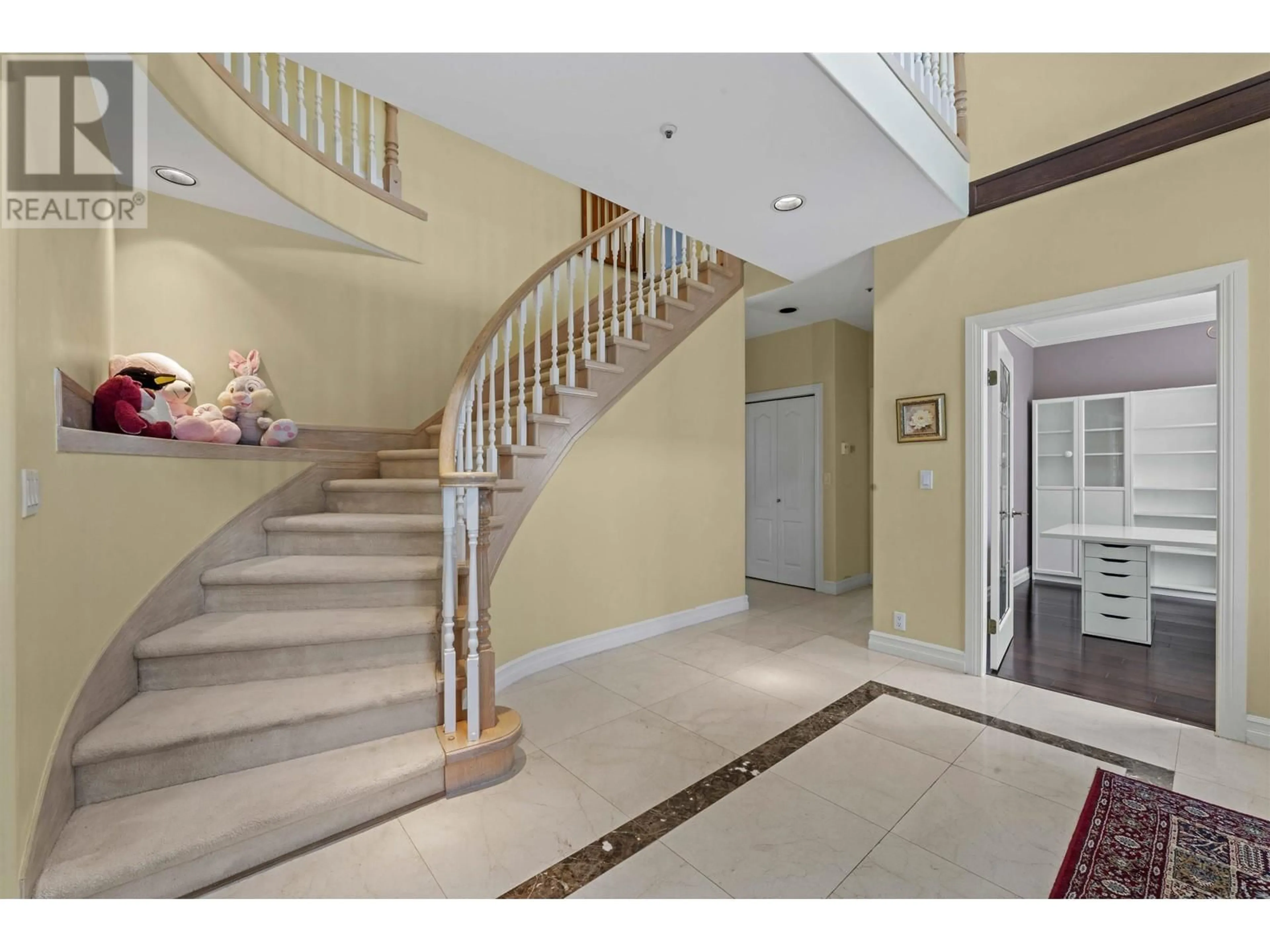 Indoor foyer for 6230 CYPRESS STREET, Vancouver British Columbia V6M3S2