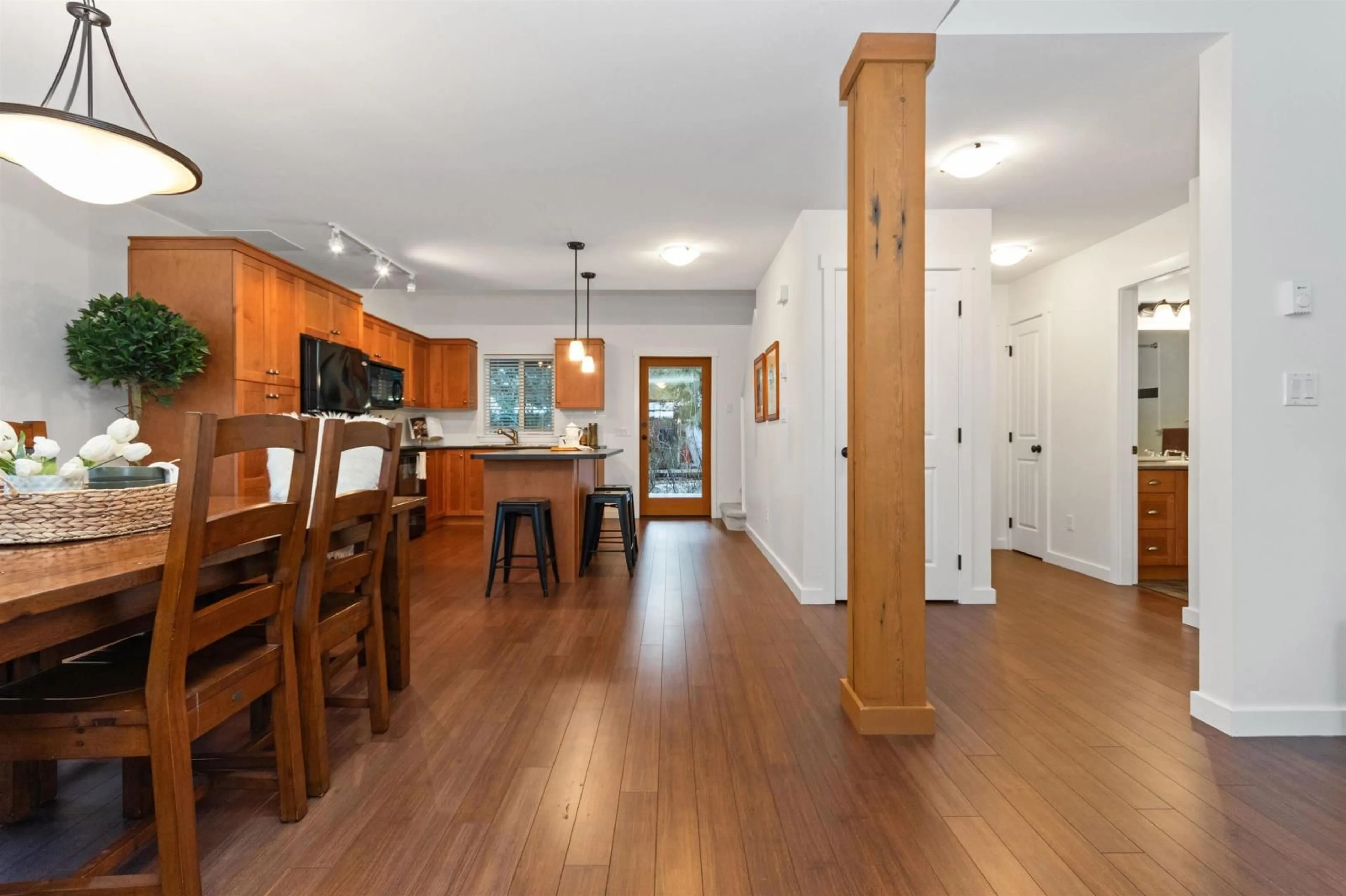 Open concept kitchen, wood/laminate floor for 43610 COTTON TAIL CROSSING|Cultus Lake S, Lindell Beach British Columbia V2R0E1