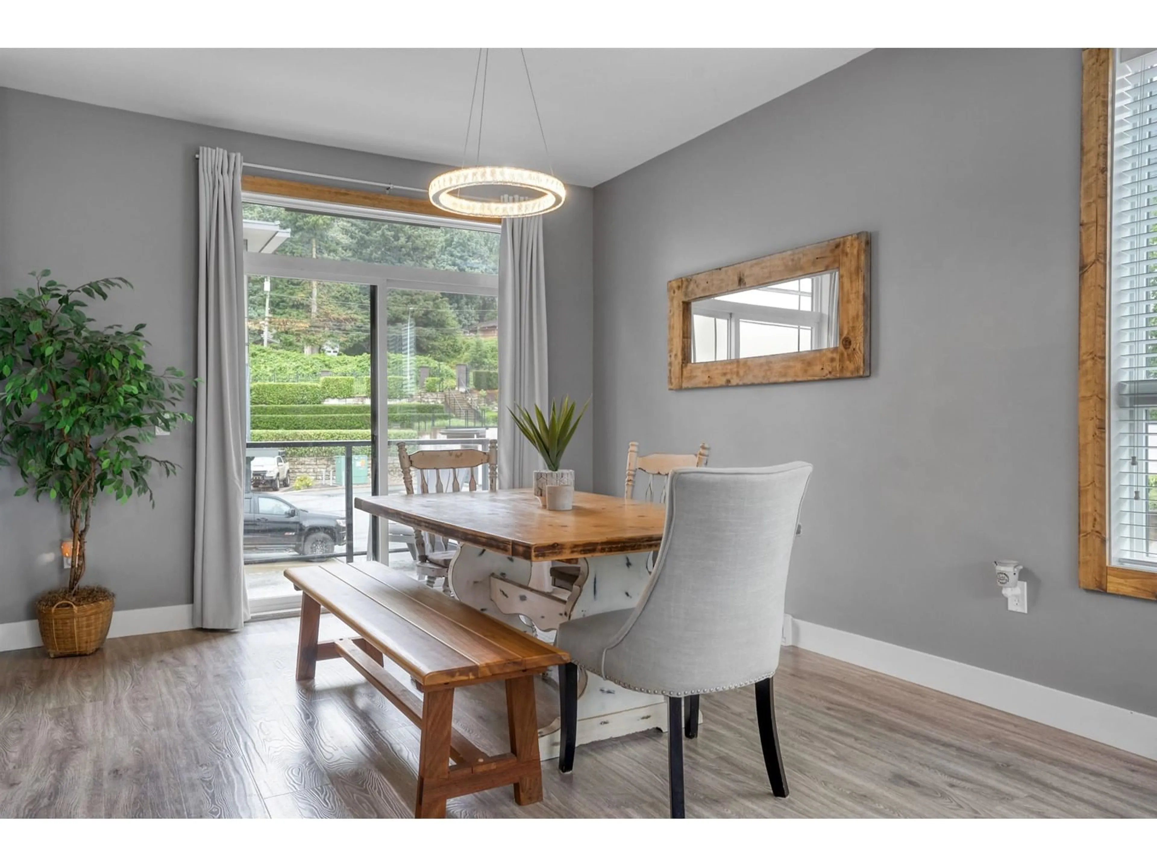 Dining room, wood/laminate floor for 9 1968 NORTH PARALLEL ROAD, Abbotsford British Columbia V3G2C6