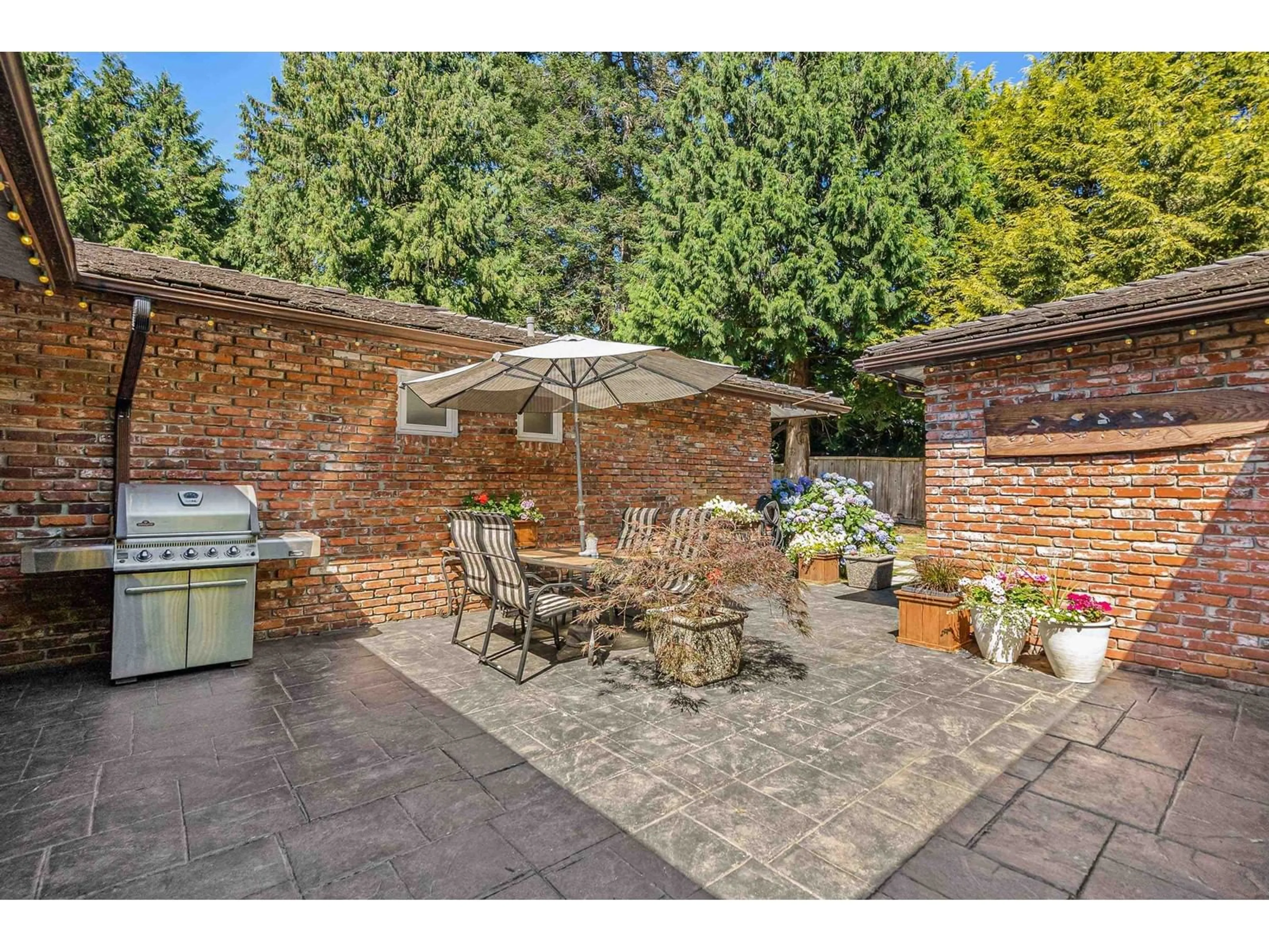 Patio, street for 13937 35A, Surrey British Columbia V4P1L2