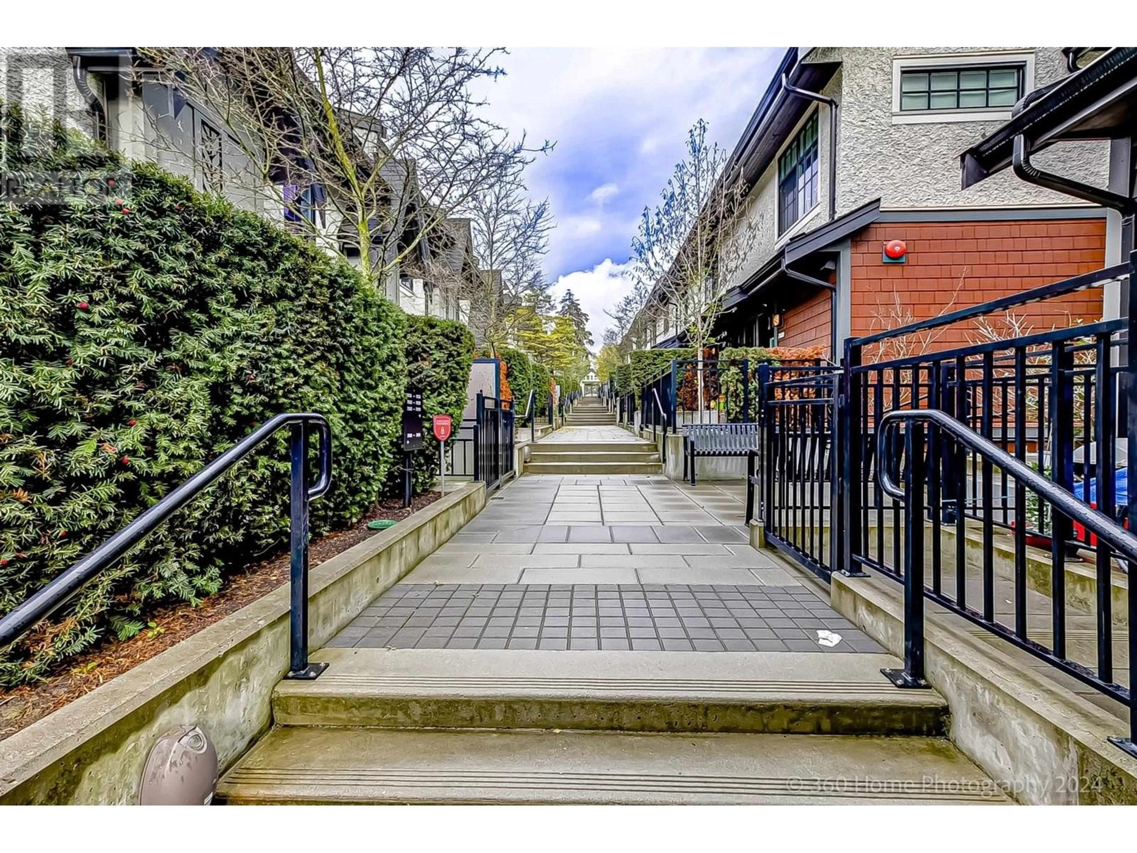 Patio, street for 7933 OAK STREET, Vancouver British Columbia V6P0H9